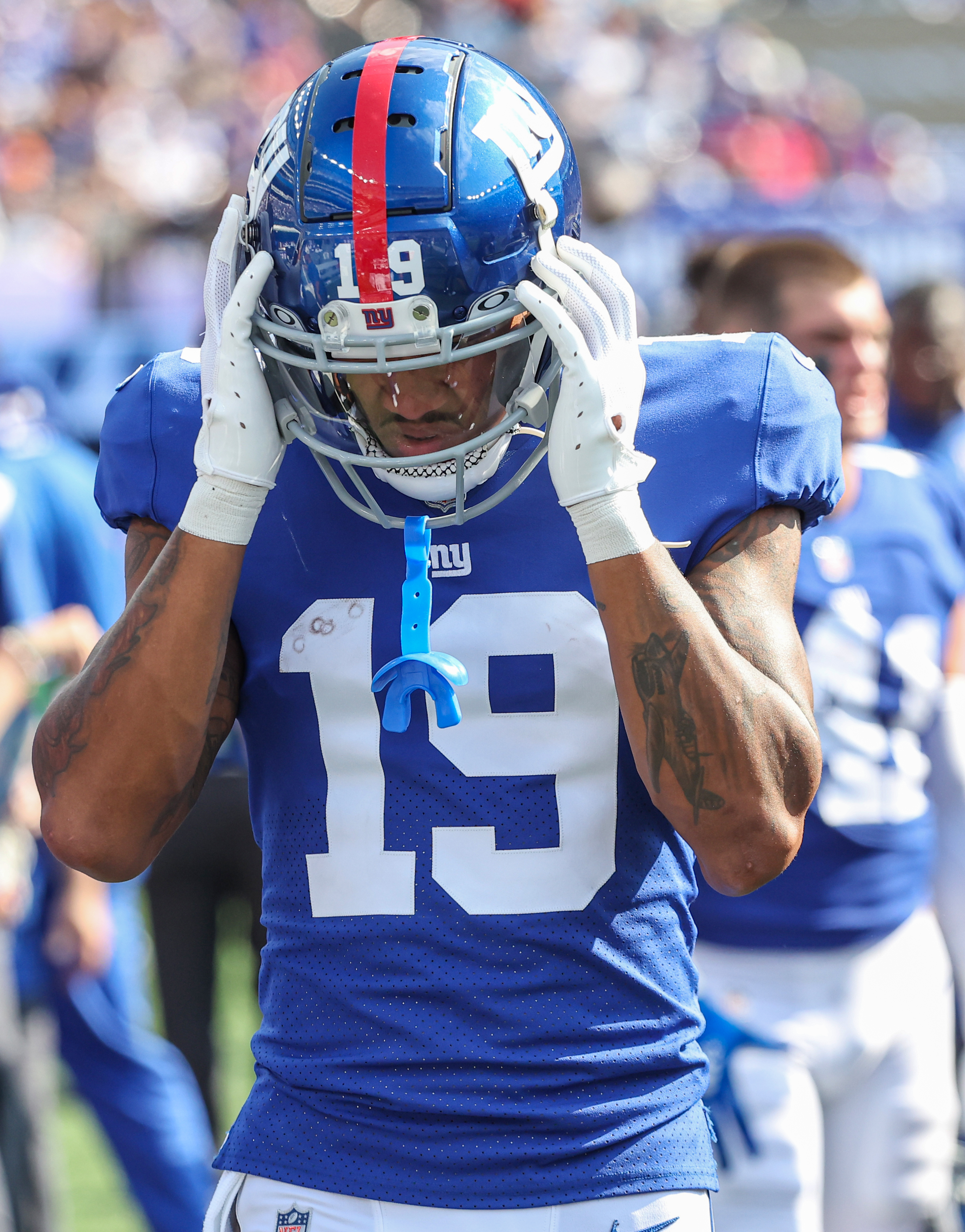 Carolina Panthers' Jeremy Chinn, left, tries unsuccessfully to stop New  York Giants' Daniel Bellinger from scoring a touchdown during the second  half an NFL football game, Sunday, Sept. 18, 2022, in East