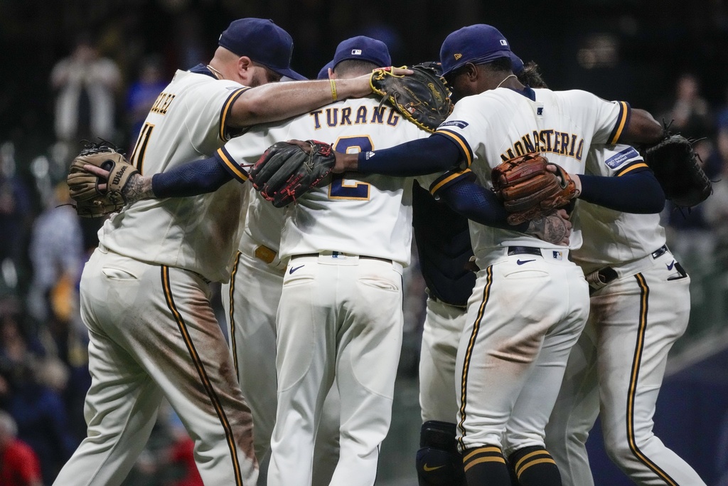 Familiar faces meet as Brewers open series at Padres