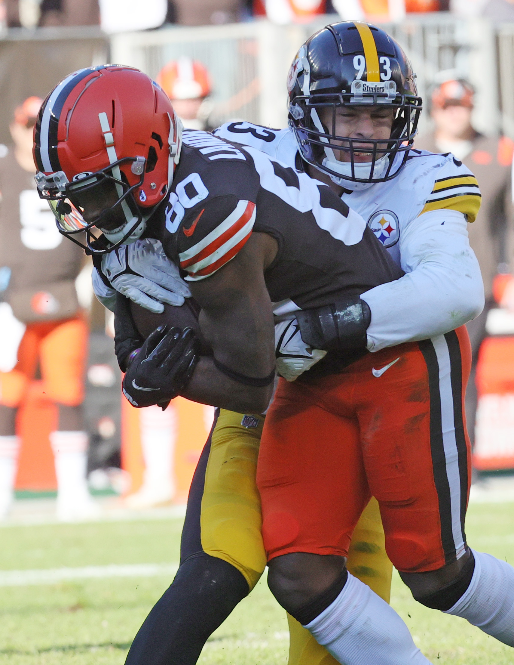 Steelers-Browns Features Battle of Elite Pass Rushers