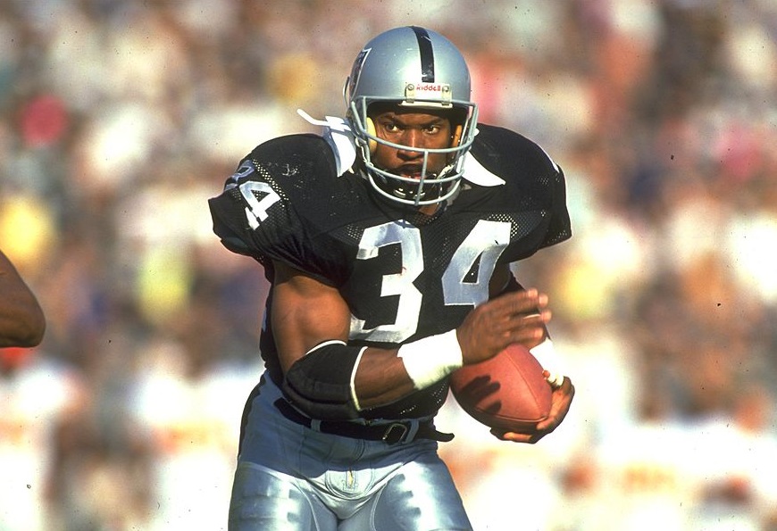 Auburn great Bo Jackson to undergo procedure for chronic hiccups