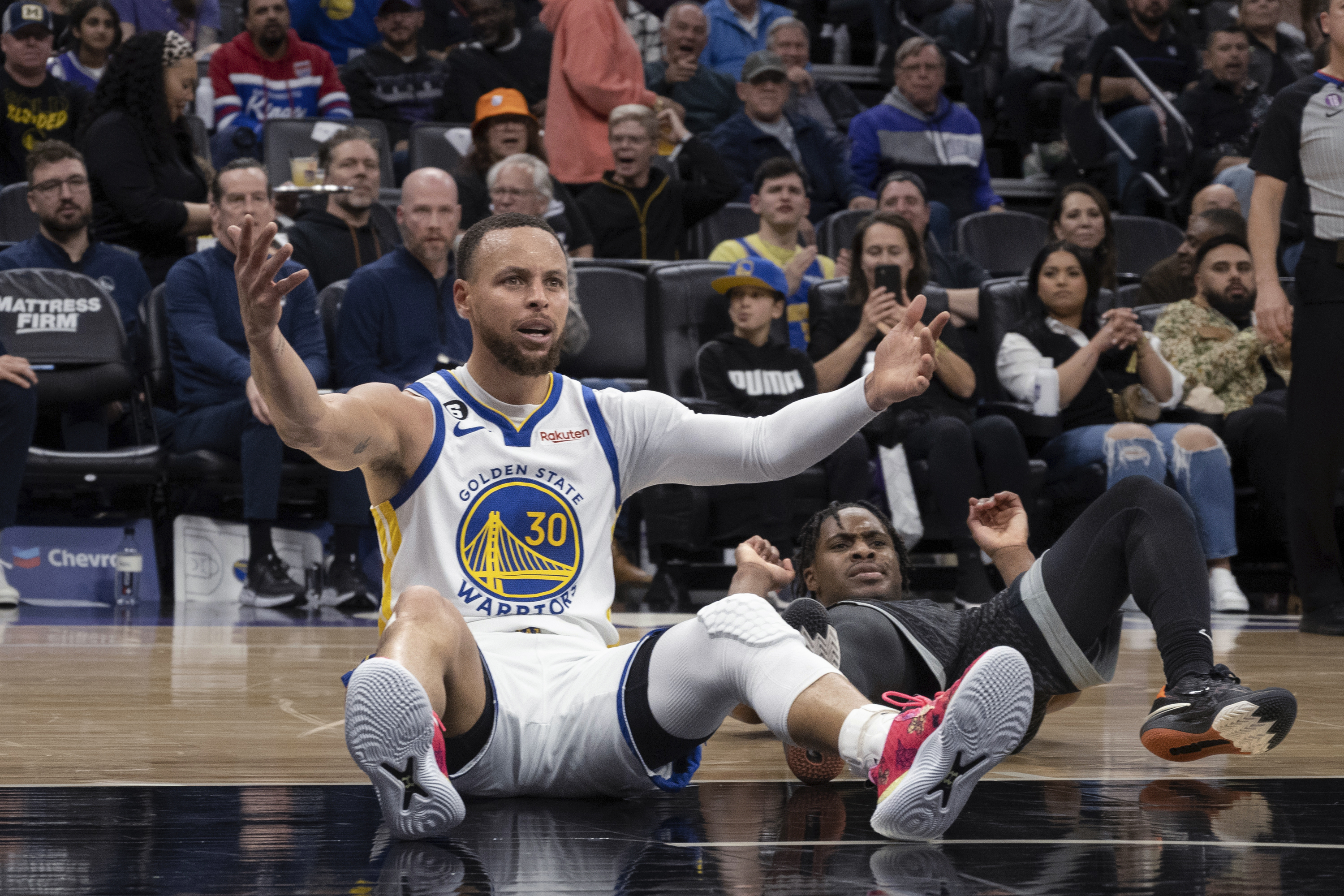Sacramento Kings vs Golden State Warriors Game 1 free live stream, TV channel, odds for NBA playoffs (4/15/2023)
