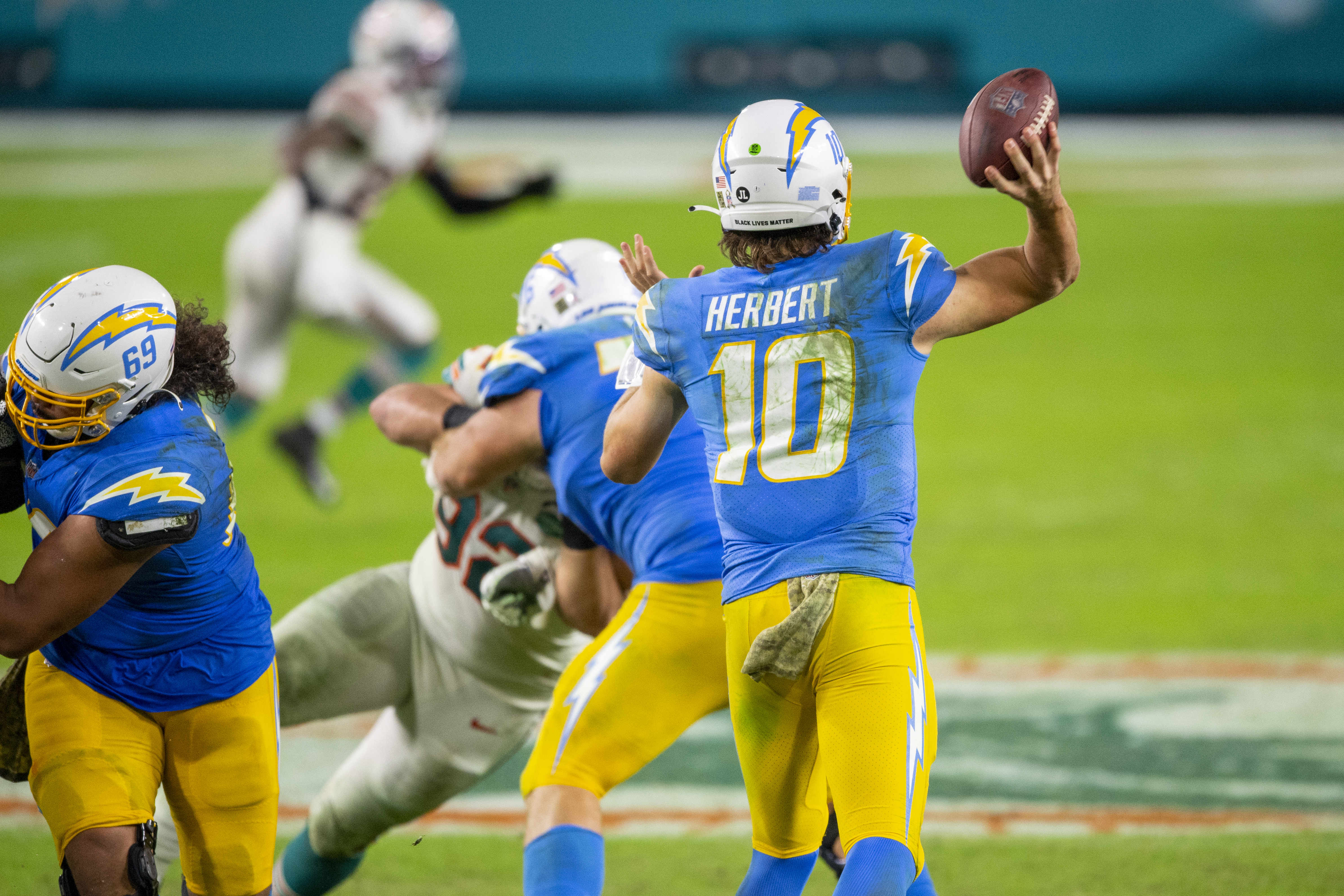 Hernández: Chargers' Brandon Staley driven to avenge losses - Los