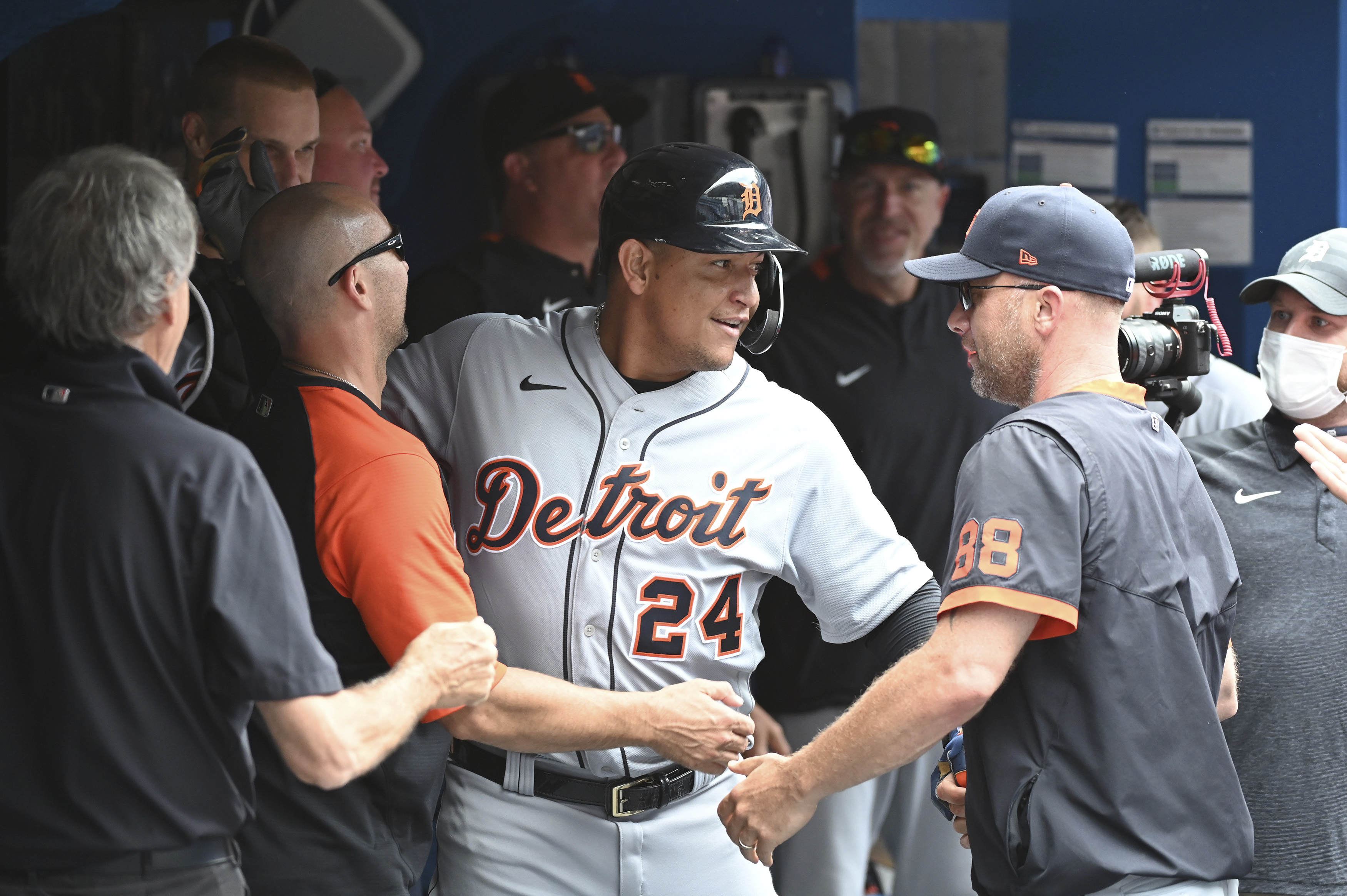 Miguel Cabrera just 1 home run away from 500 after this blast last night in  Baltimore