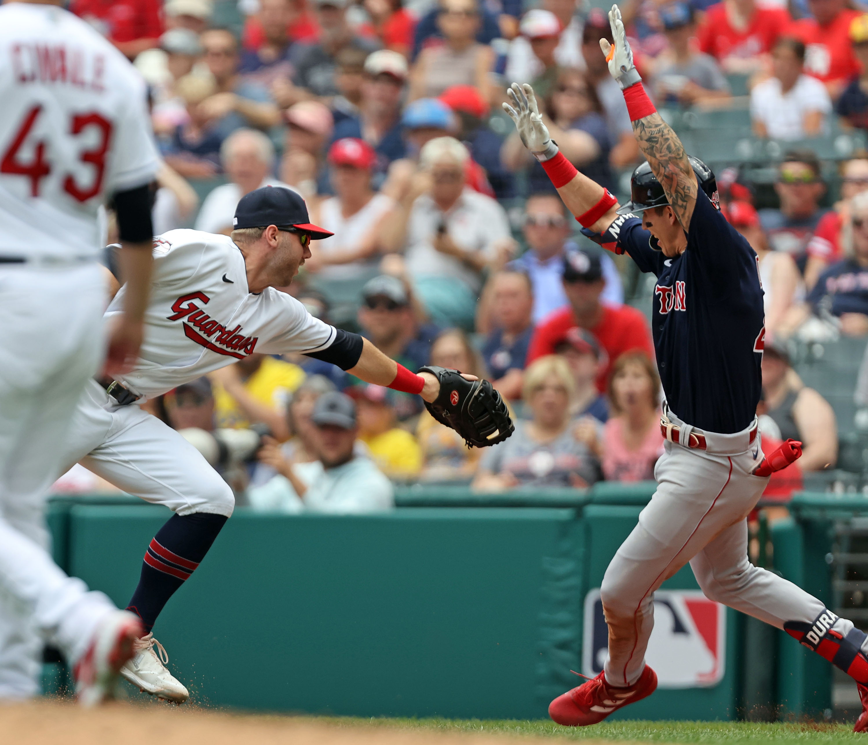 Cleveland, United States. 26th June, 2022. Boston Red Sox Jarren Duran (40)  hits a RBI double in the fourth inning against the Cleveland Guardians at  Progressive Field in Cleveland, Ohio on Sunday