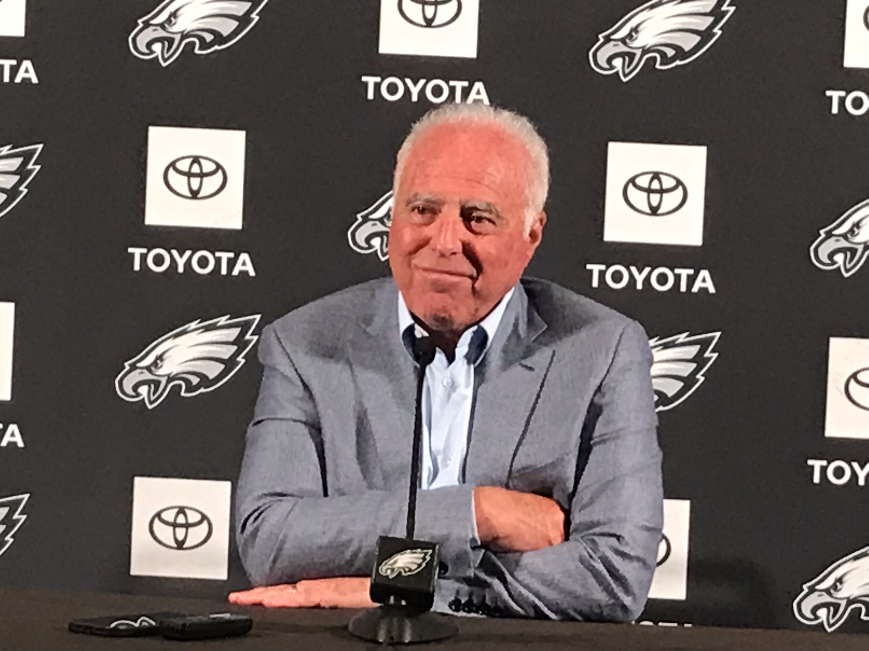 Jeffrey Lurie says Eagles want 'badly' to bring back their old