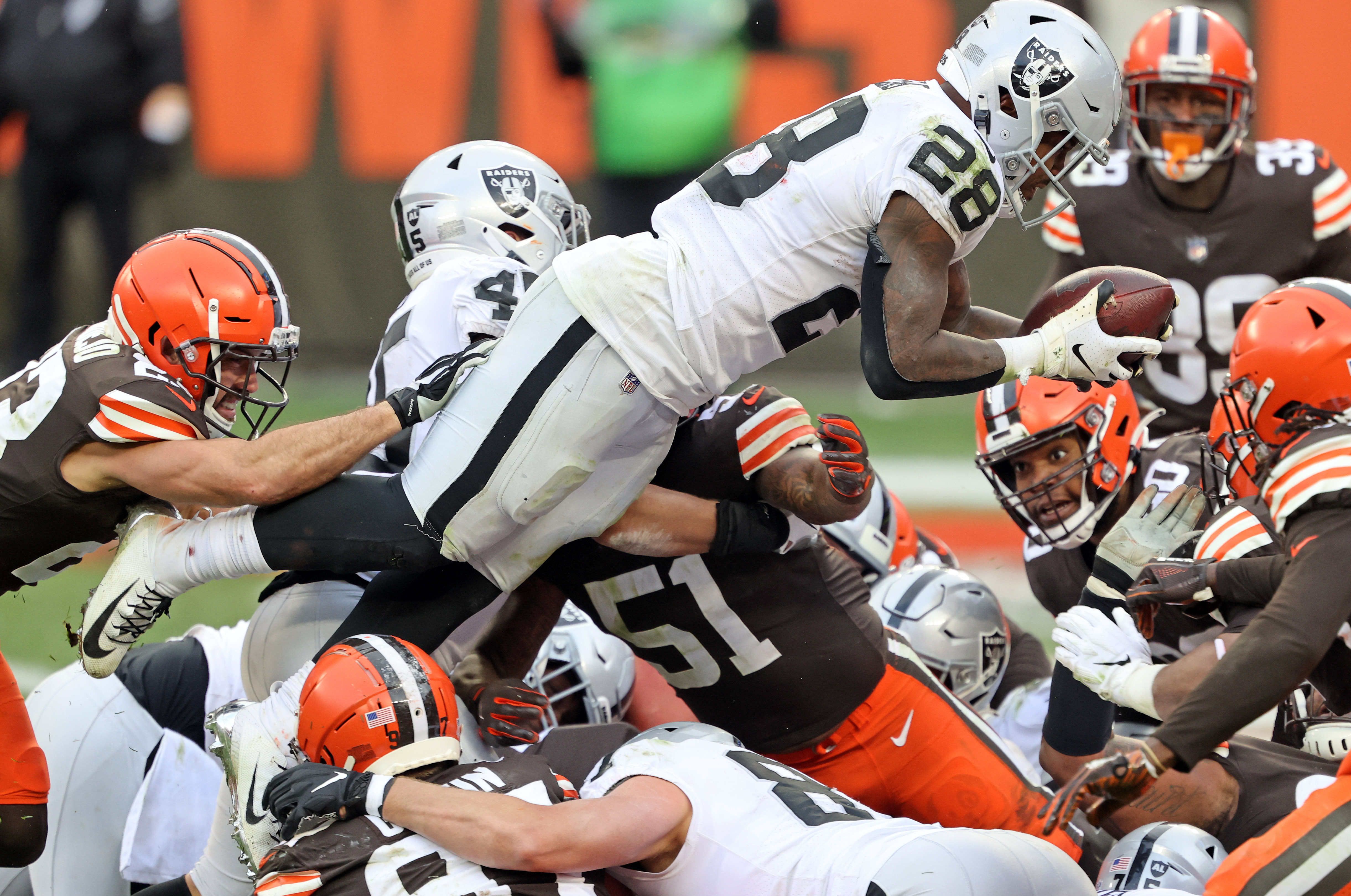 As the trade deadline looms, a disturbing message from the loss to the  Raiders – Browns Postgame Scribbles 