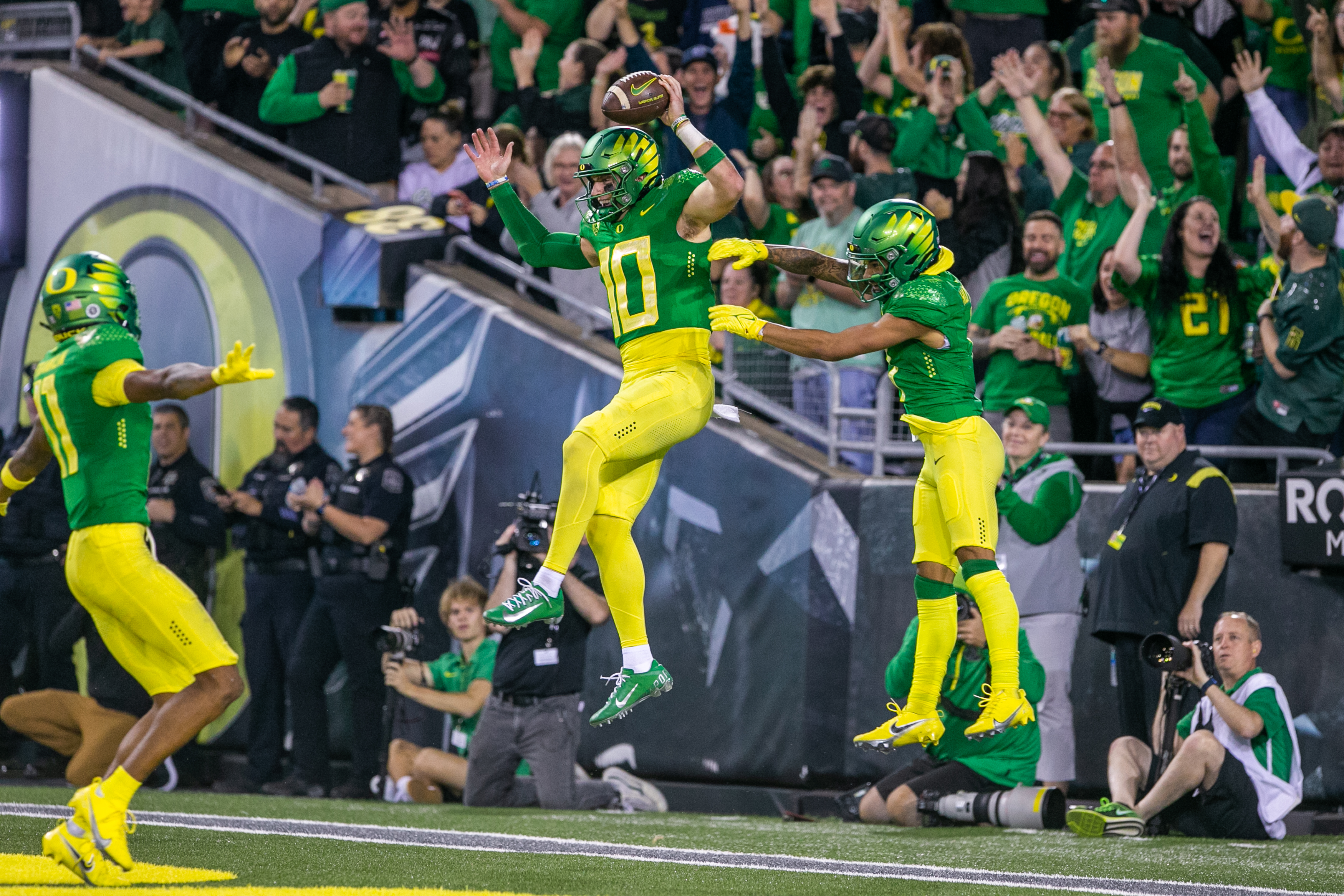 Bo Nix throws 4 TD passes to lead No. 9 Oregon Ducks past Stanford 42-6 -  OPB