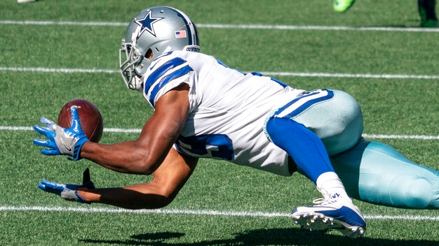 Amari Cooper thrills youngster by playing catch 