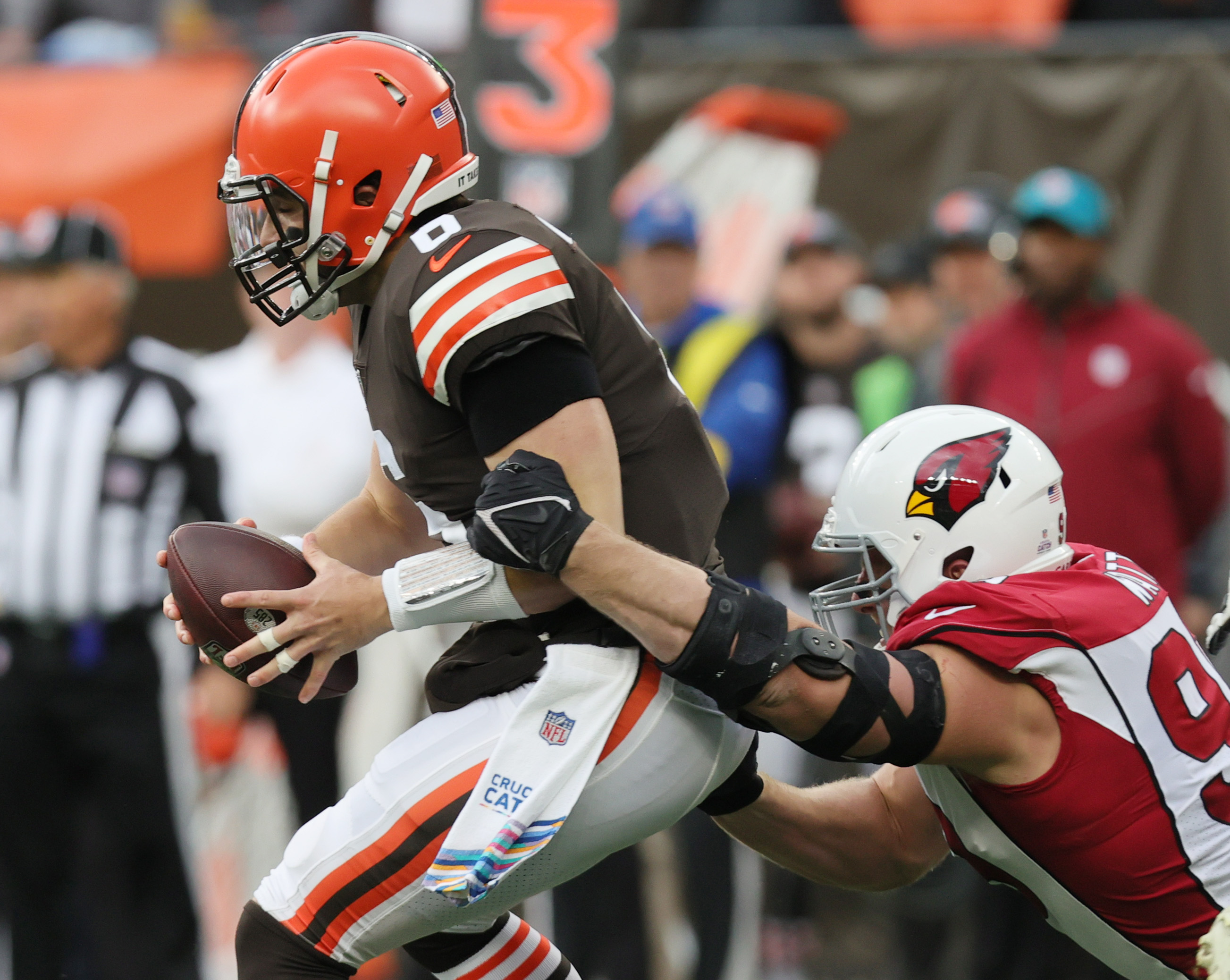 Baker Mayfield holds postgame press conference with left arm in sling