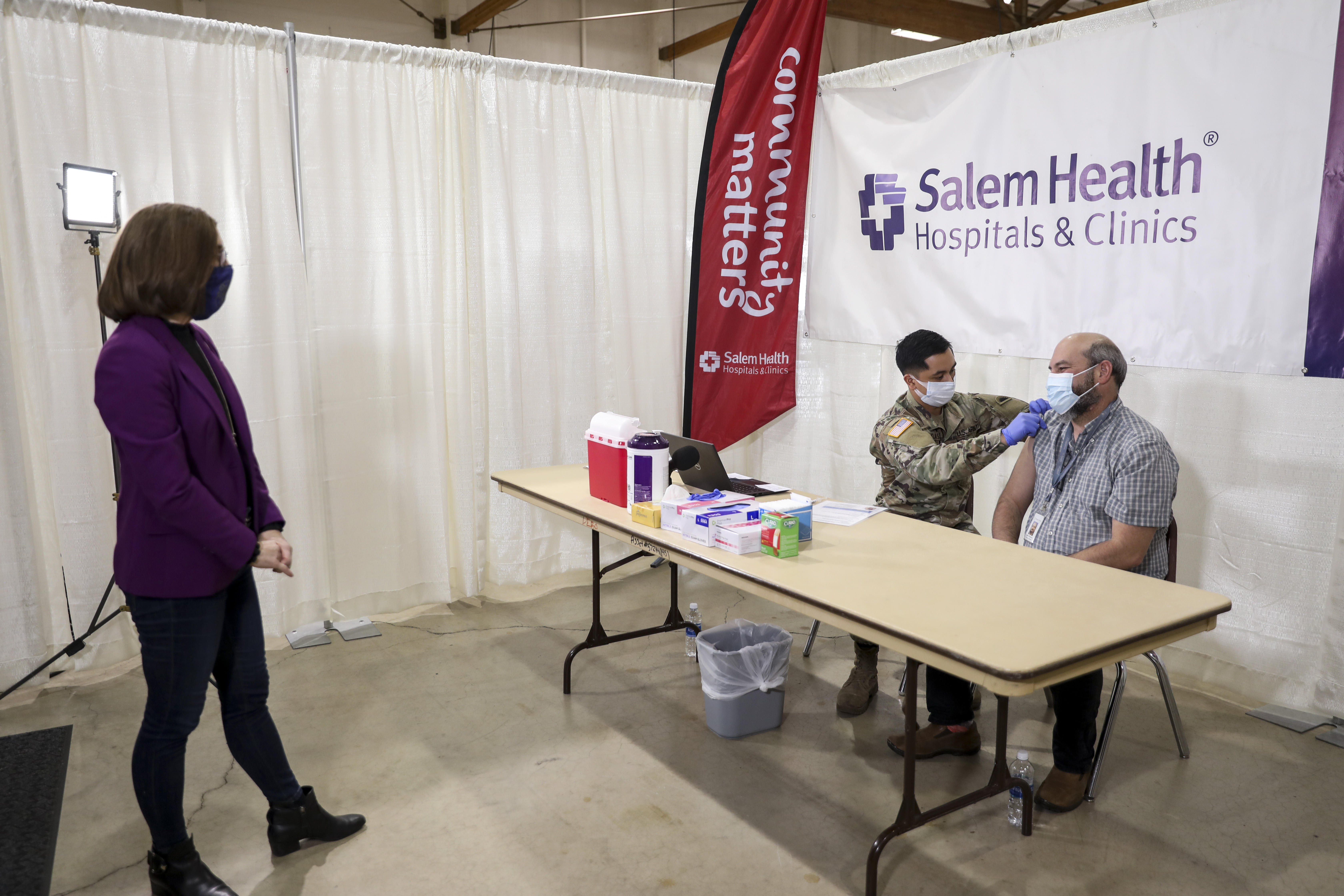 Gov. Brown visits vaccination clinic at Oregon State Fairgrounds ...