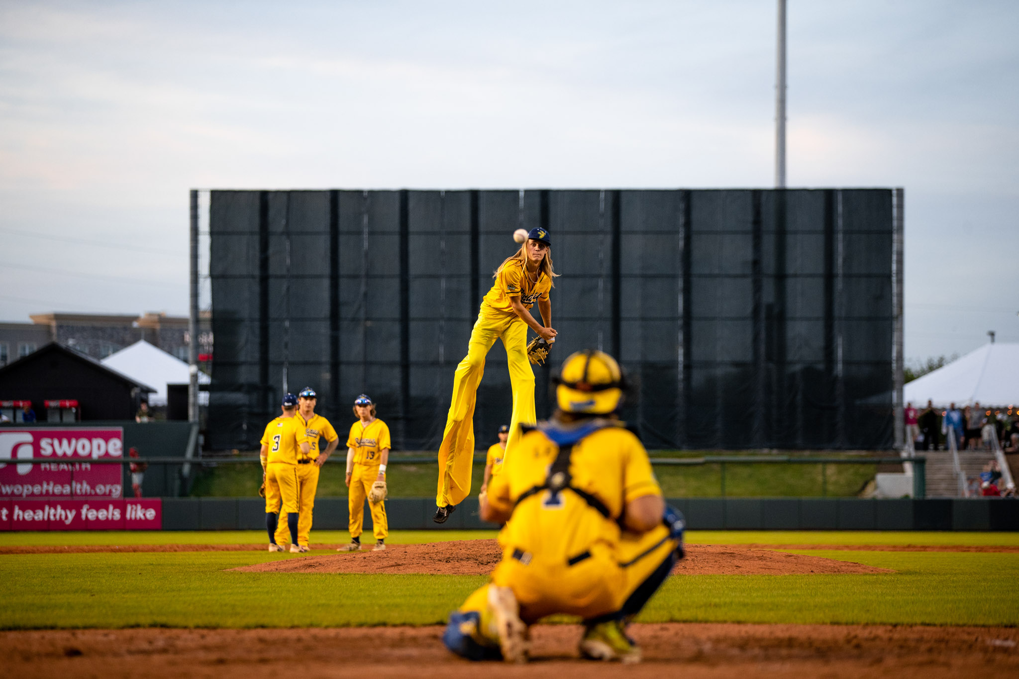 Savannah Bananas show KC a new way to play baseball