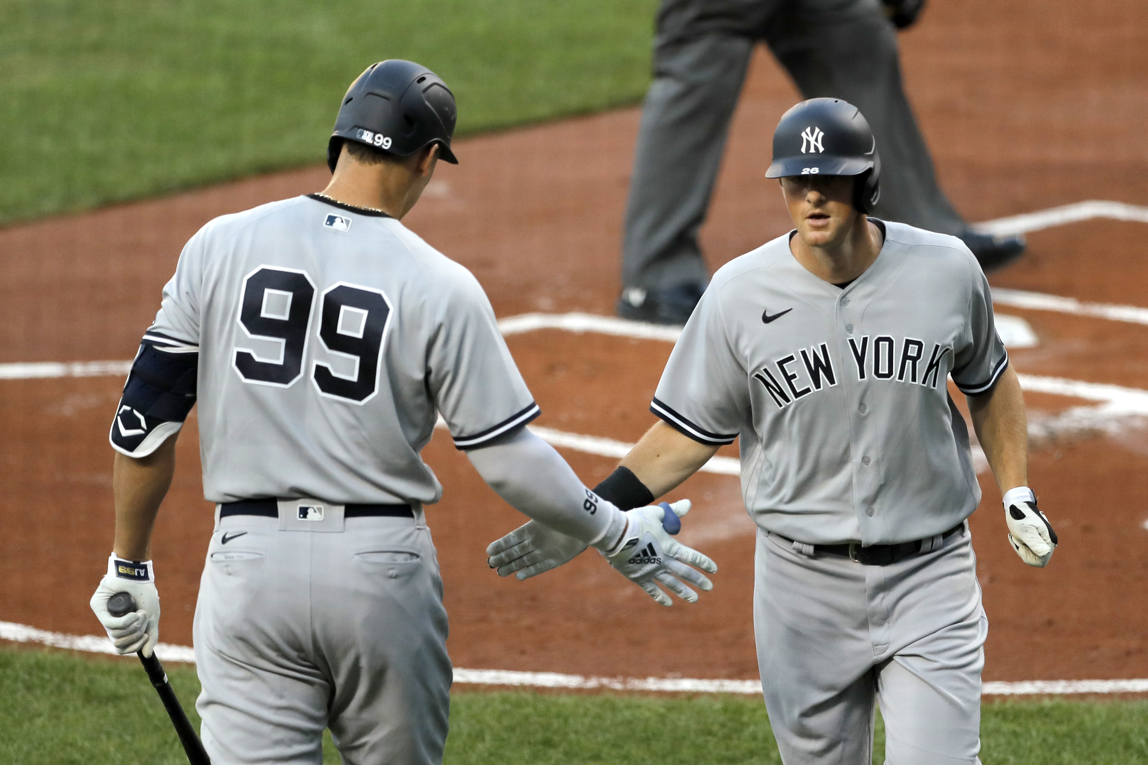 Yankees to re-sign DJ LeMahieu and his teammates go nuts on Twitter: 'Let's  roll!' 