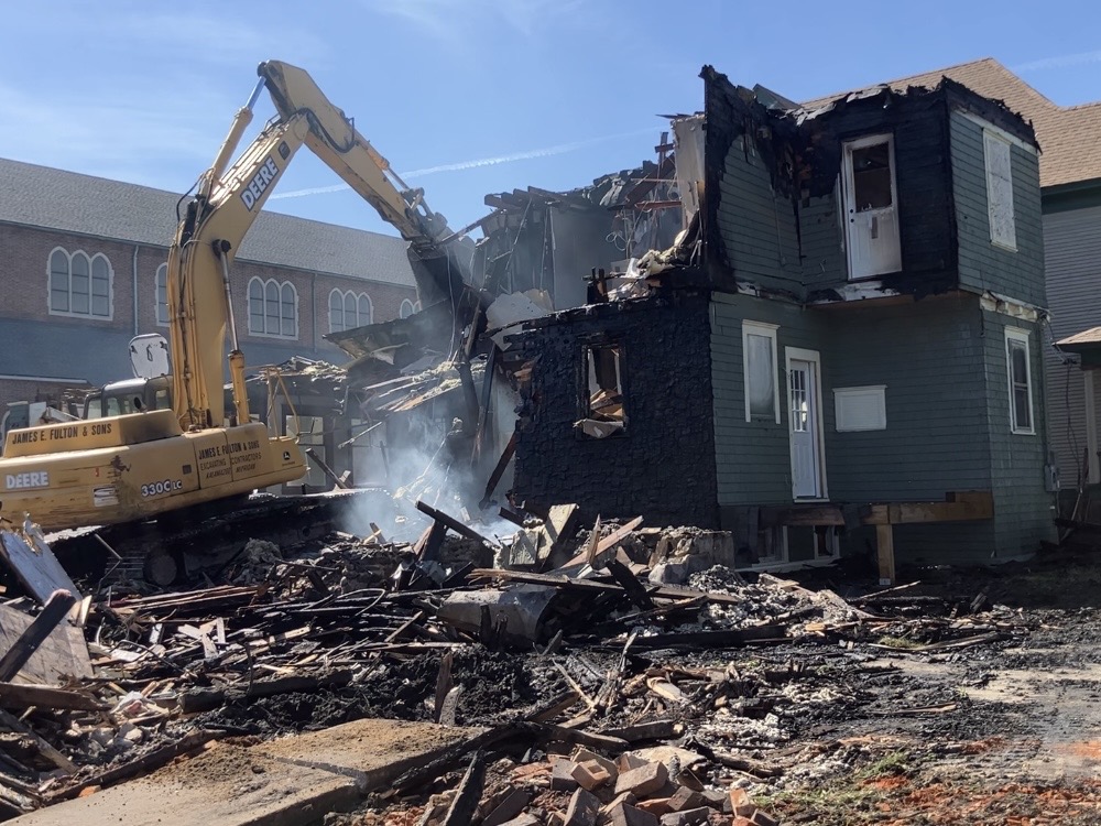 Three homes destroyed after fire spreads in Kalamazoo neighborhood ...