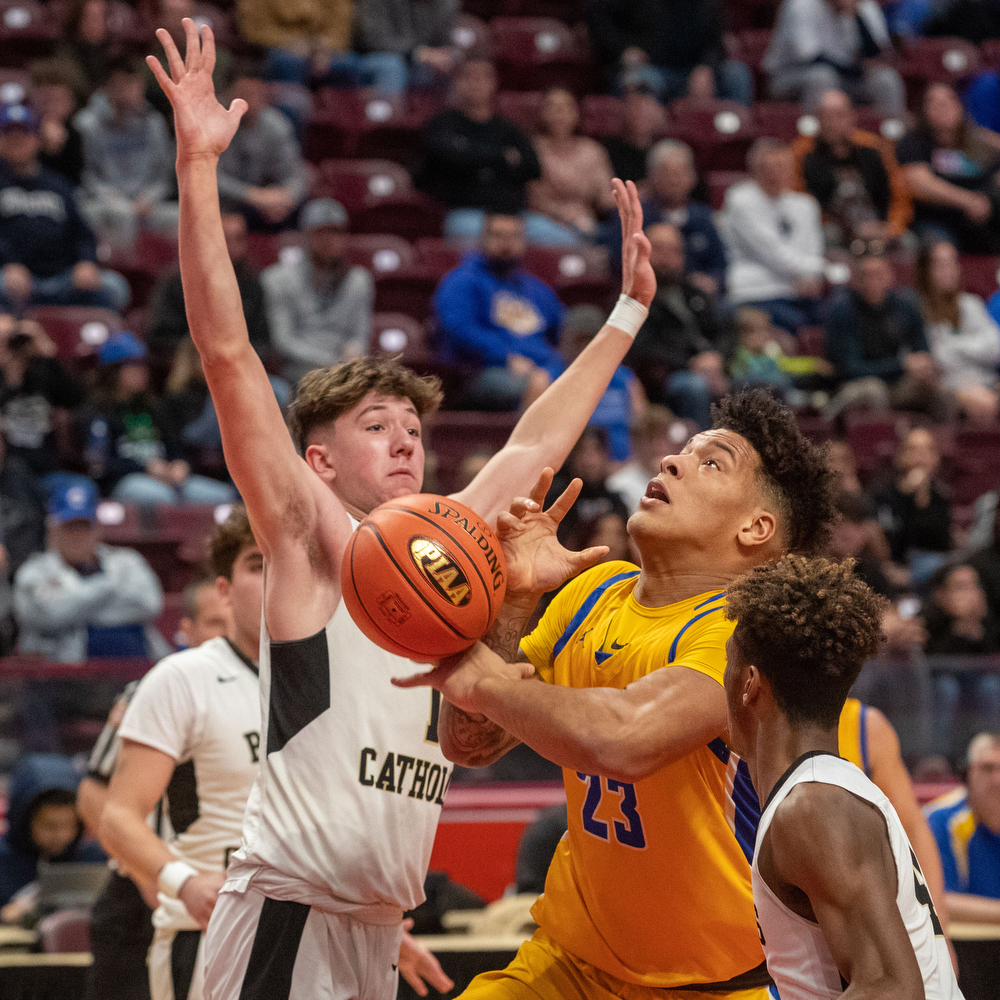 Middletown meets Berks Catholic in the 2022 D3 Title basketball game ...