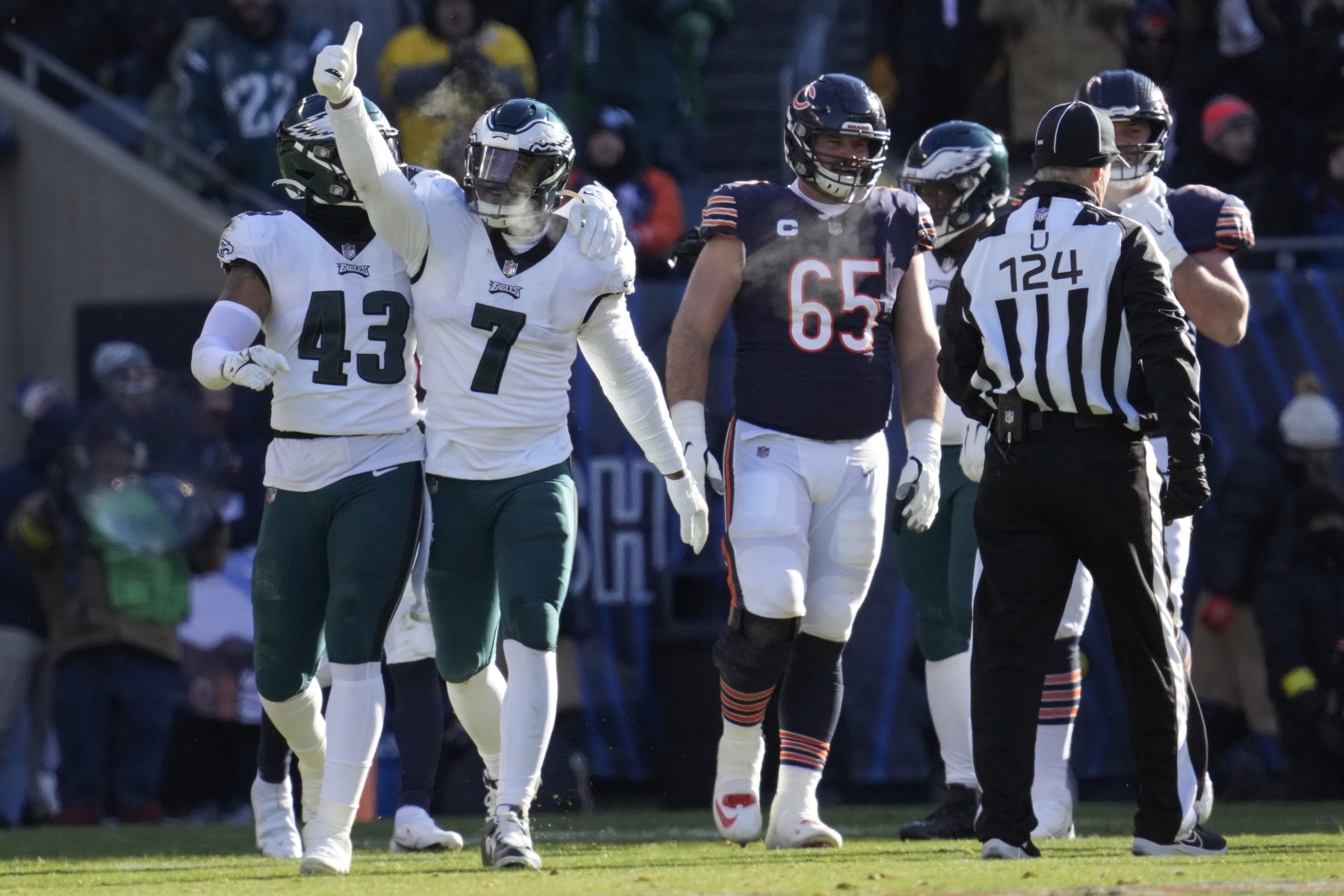 Eagles' defense sacks Bears' Justin Fields 6 times in 25-20 win over lowly  Bears