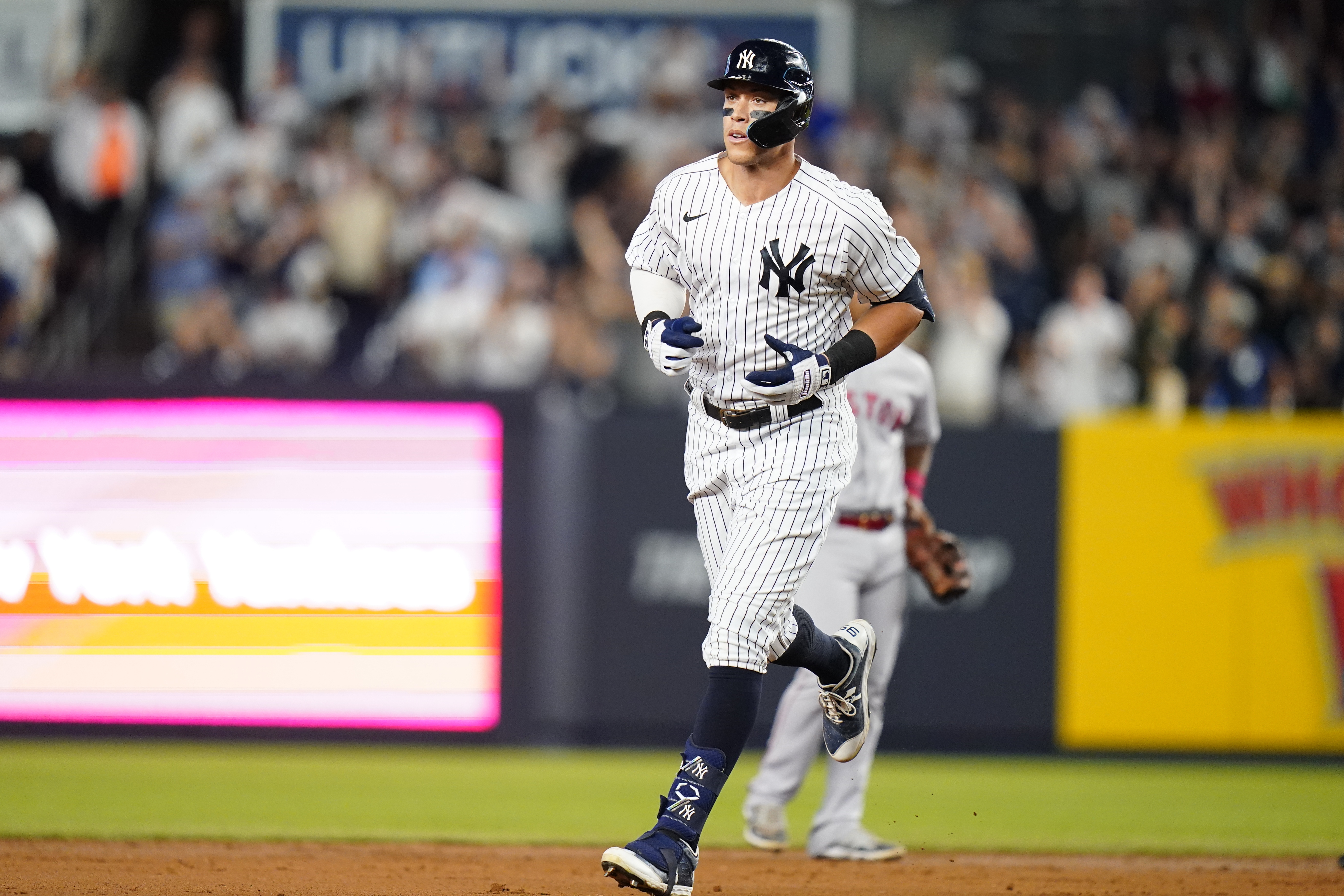 Yankees win in critical rubber game
