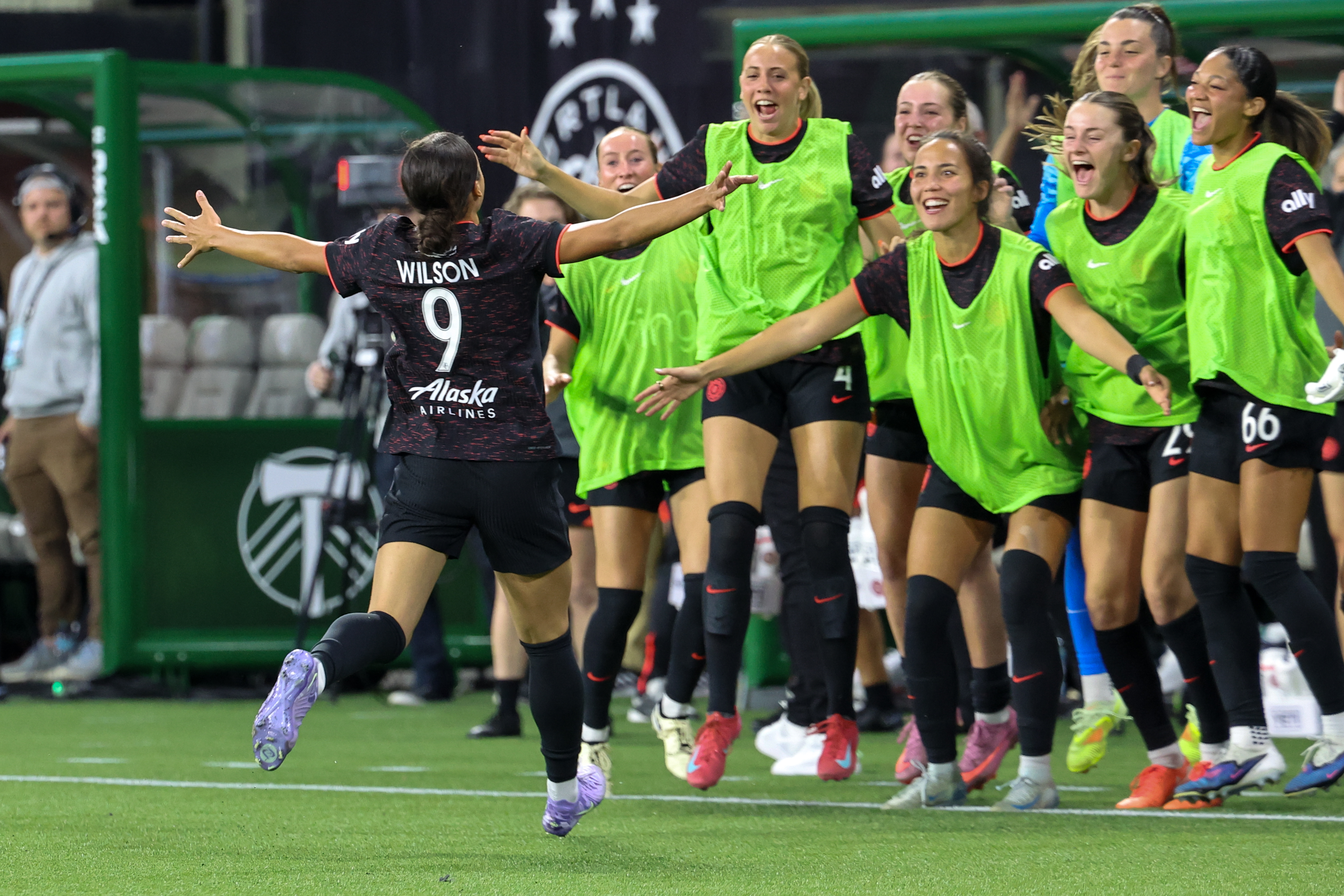 Wilson, Muller score as Portland Thorns vault into NWSL first