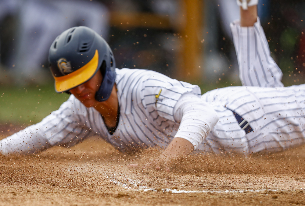 Moyzan's (nearly) complete performance helps Notre Dame baseball