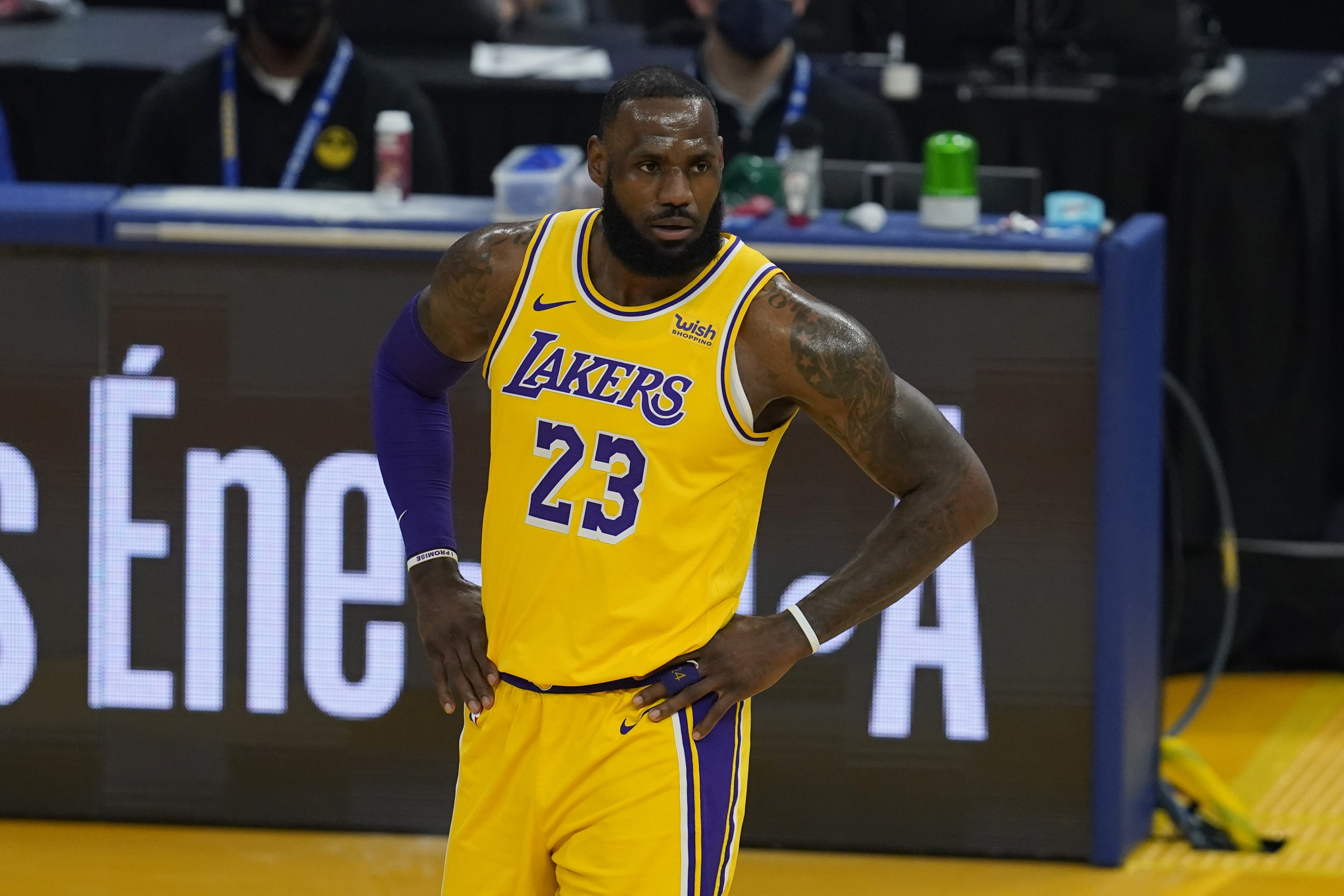 Los Angeles Lakers vs. Phoenix Suns Game 5 LIVE STREAM (6/1/21): Watch NBA  Playoffs 1st round online