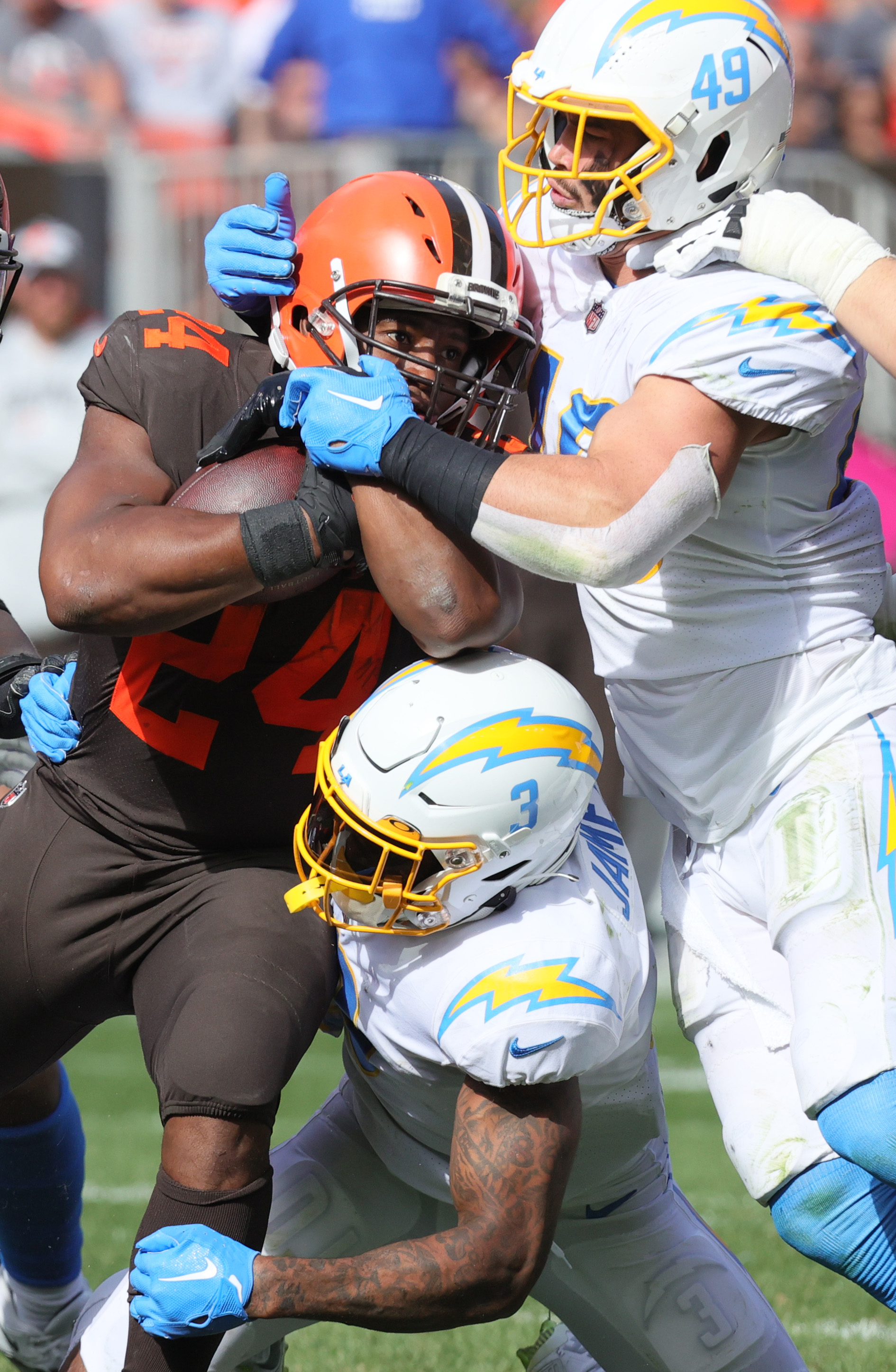 Browns defense delivered a statement on Sunday with physical, relentless  performance: Dan Labbe 