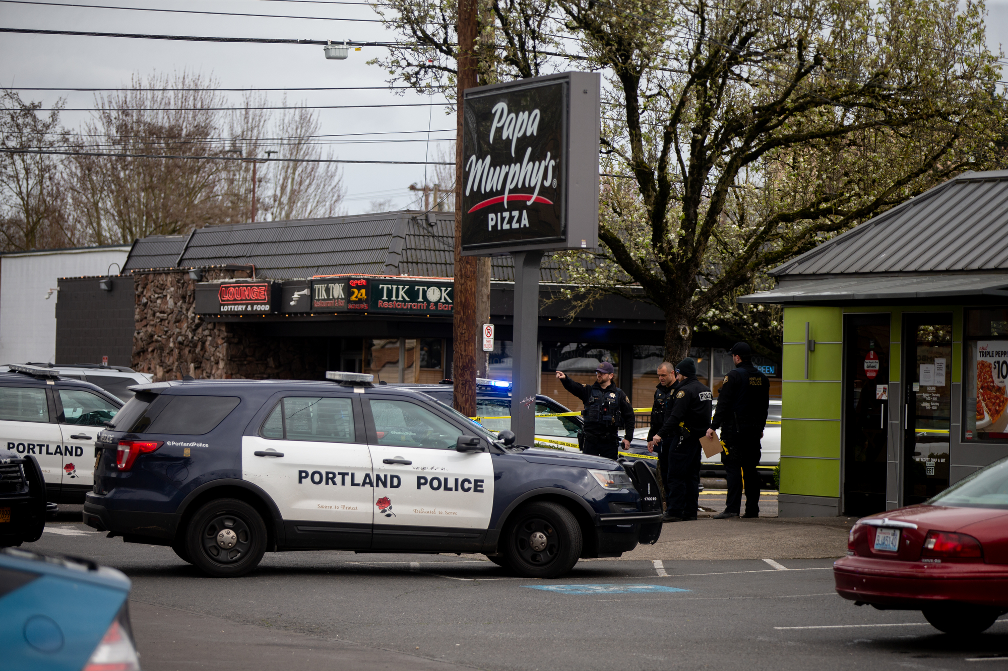 Man shot and killed in SE Portland shopping complex - oregonlive.com