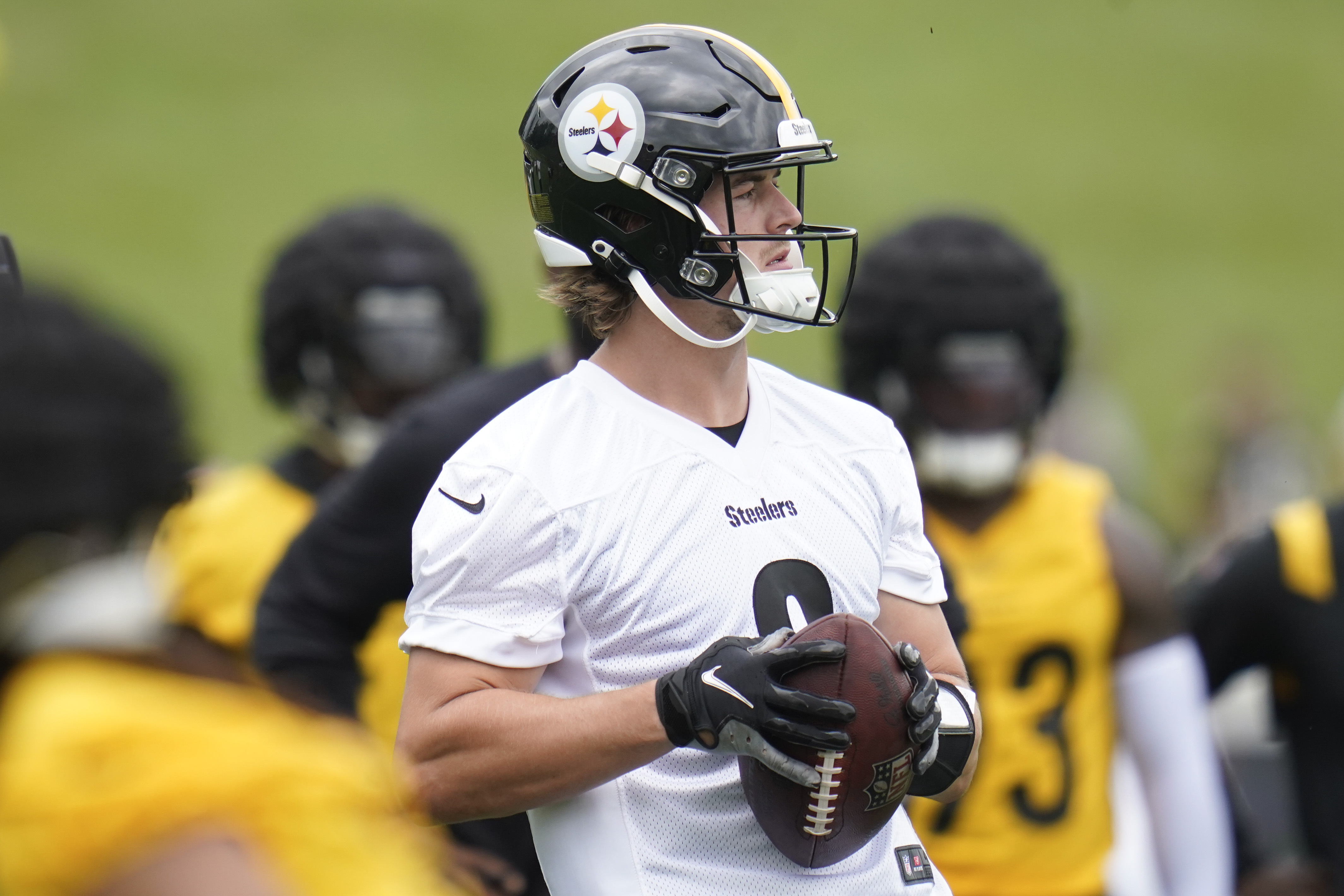 N.J.'s Kenny Pickett better get used to being on the Steelers' bench, NFL  insider says 