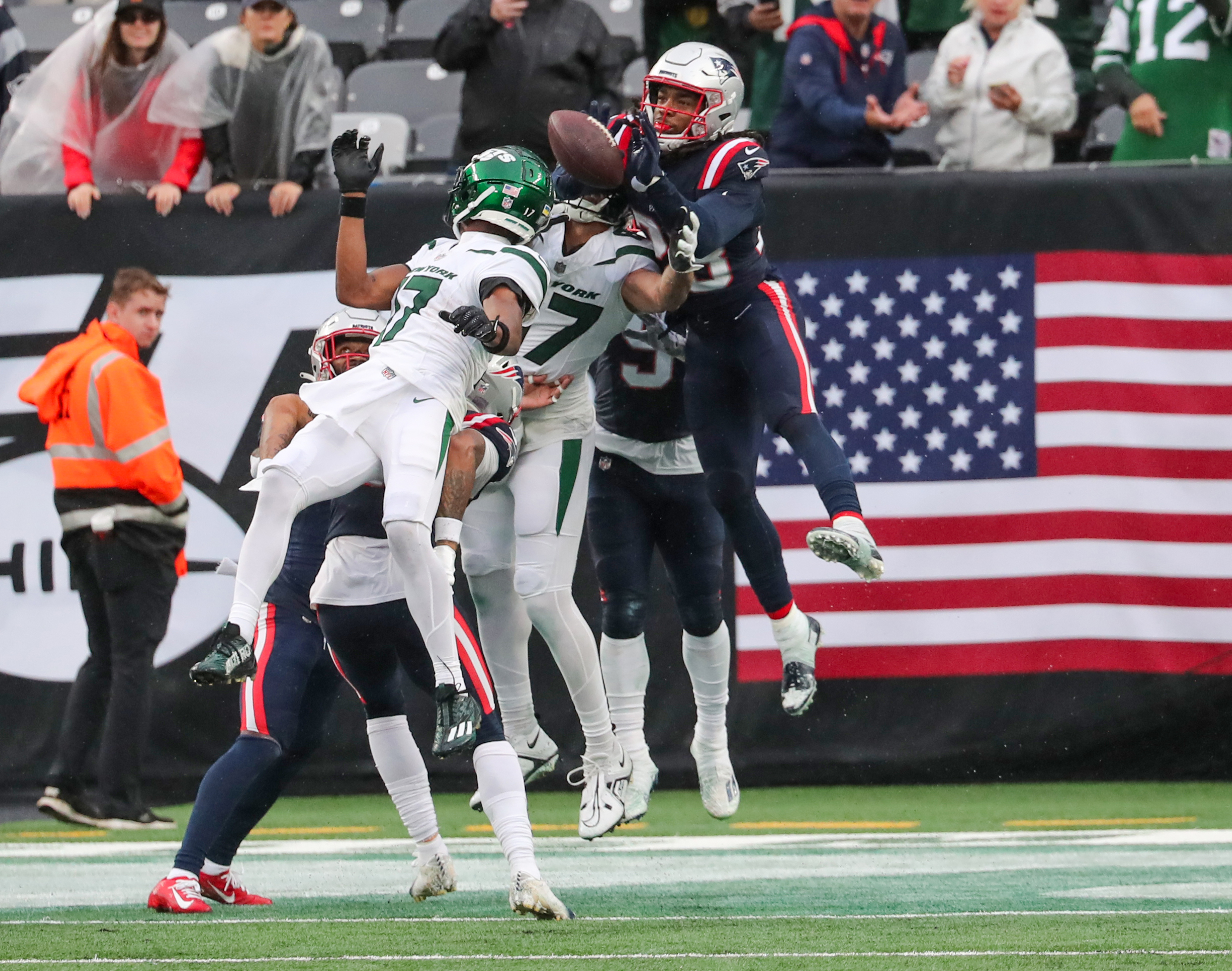 New York Jets wide receiver Garrett Wilson (17) stands on the