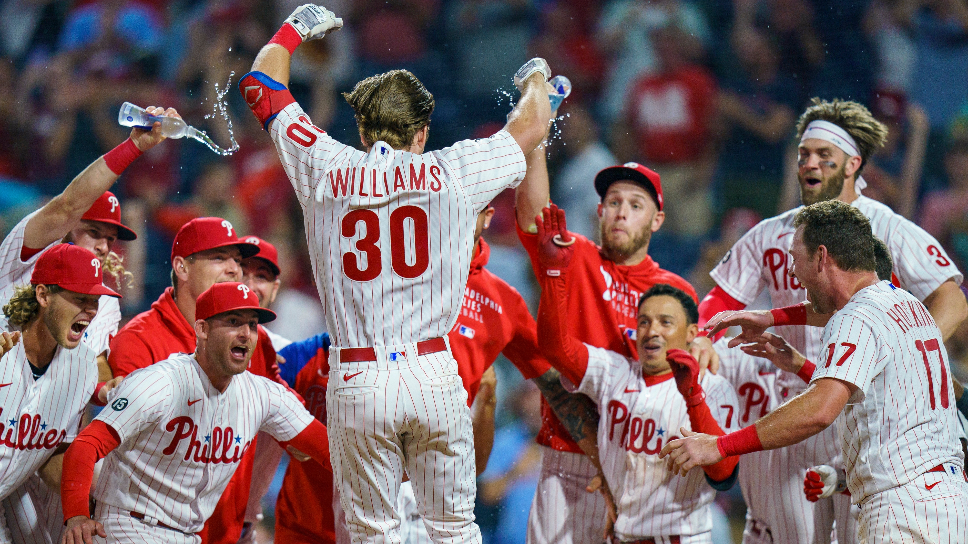 Phillies let one get away as David Robertson blows save in 6-5