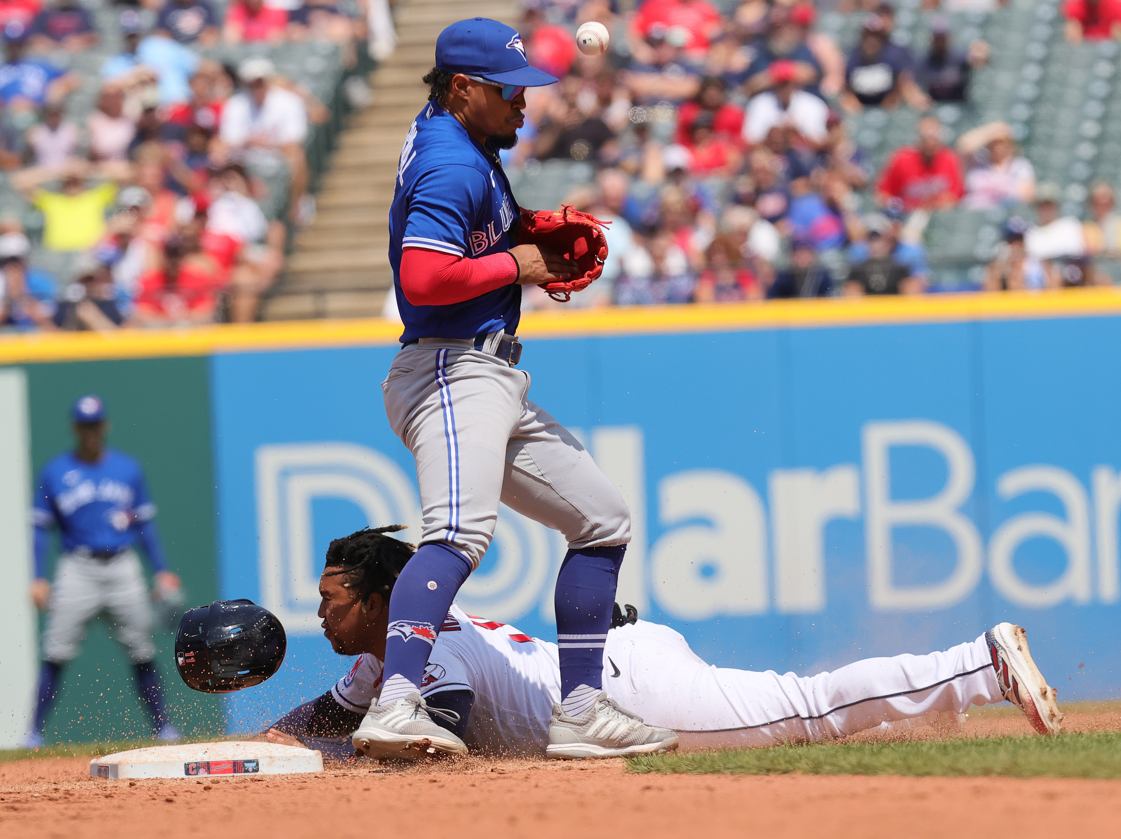 Davis Schneider helps Blue Jays beat Guardians