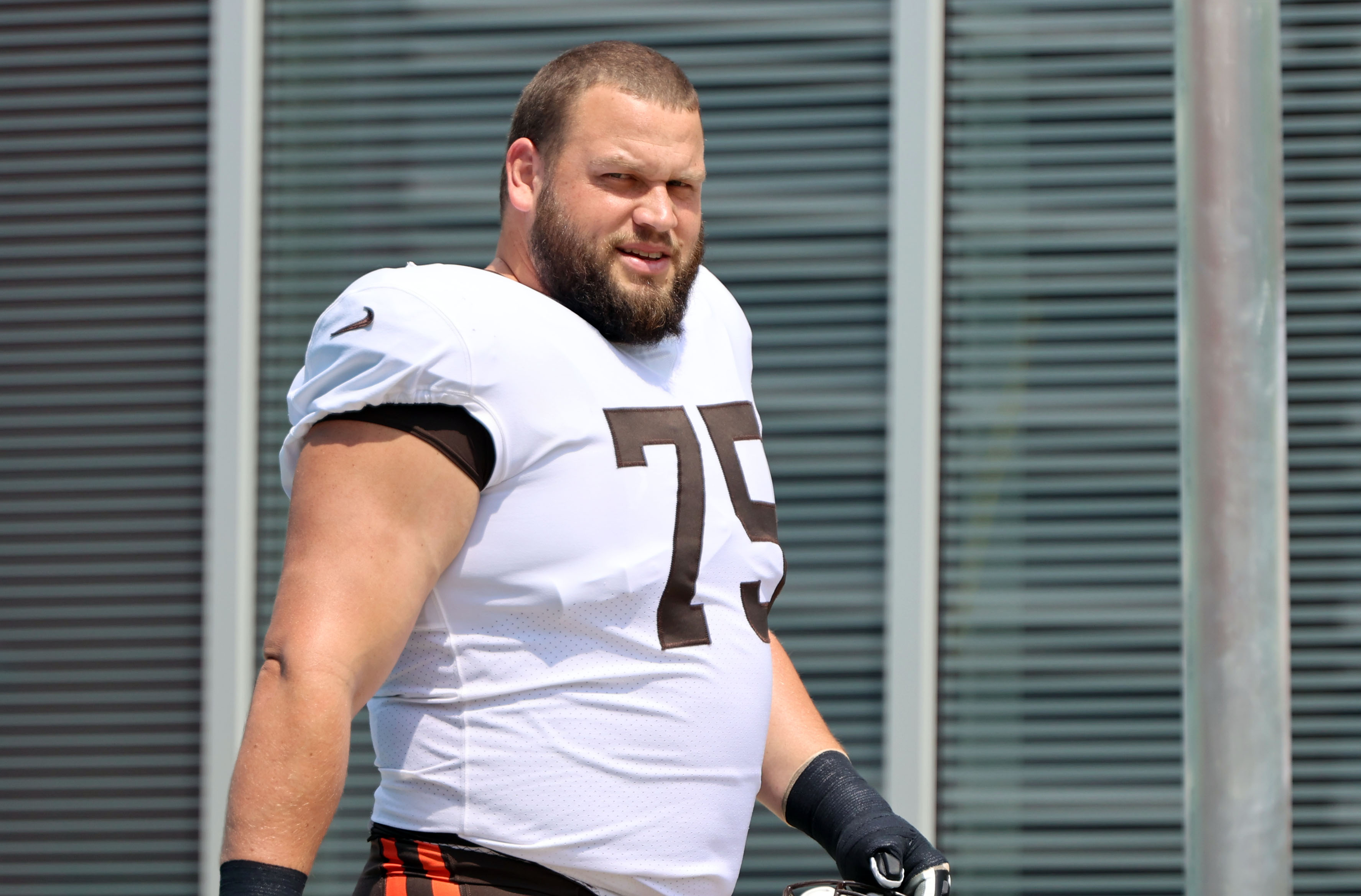 Cleveland Browns Offensive Guard Joel Bitonio, 2021-2022 - Cleveland.com