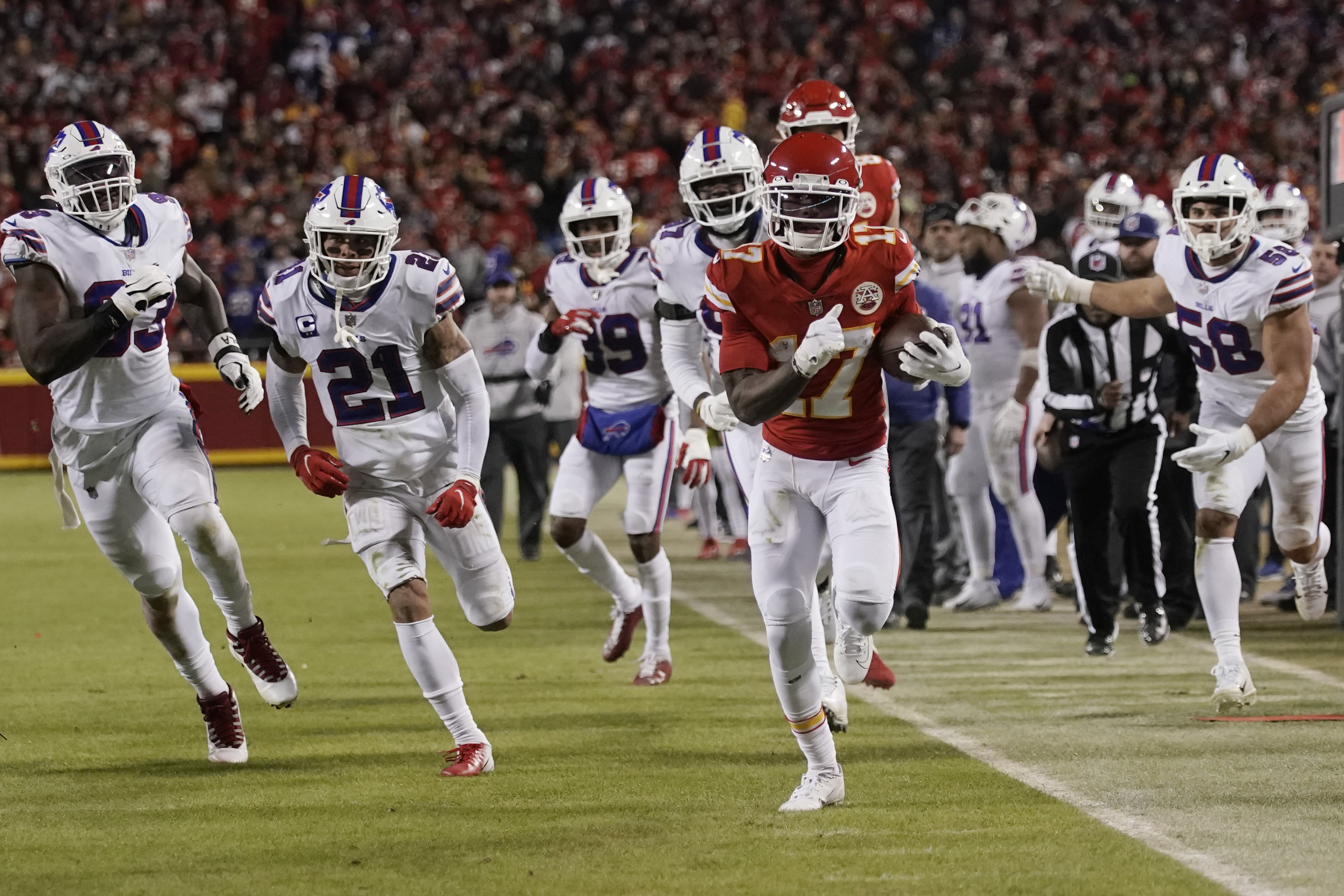 Kansas City Chiefs wide receiver Mecole Hardman (17) runs for a