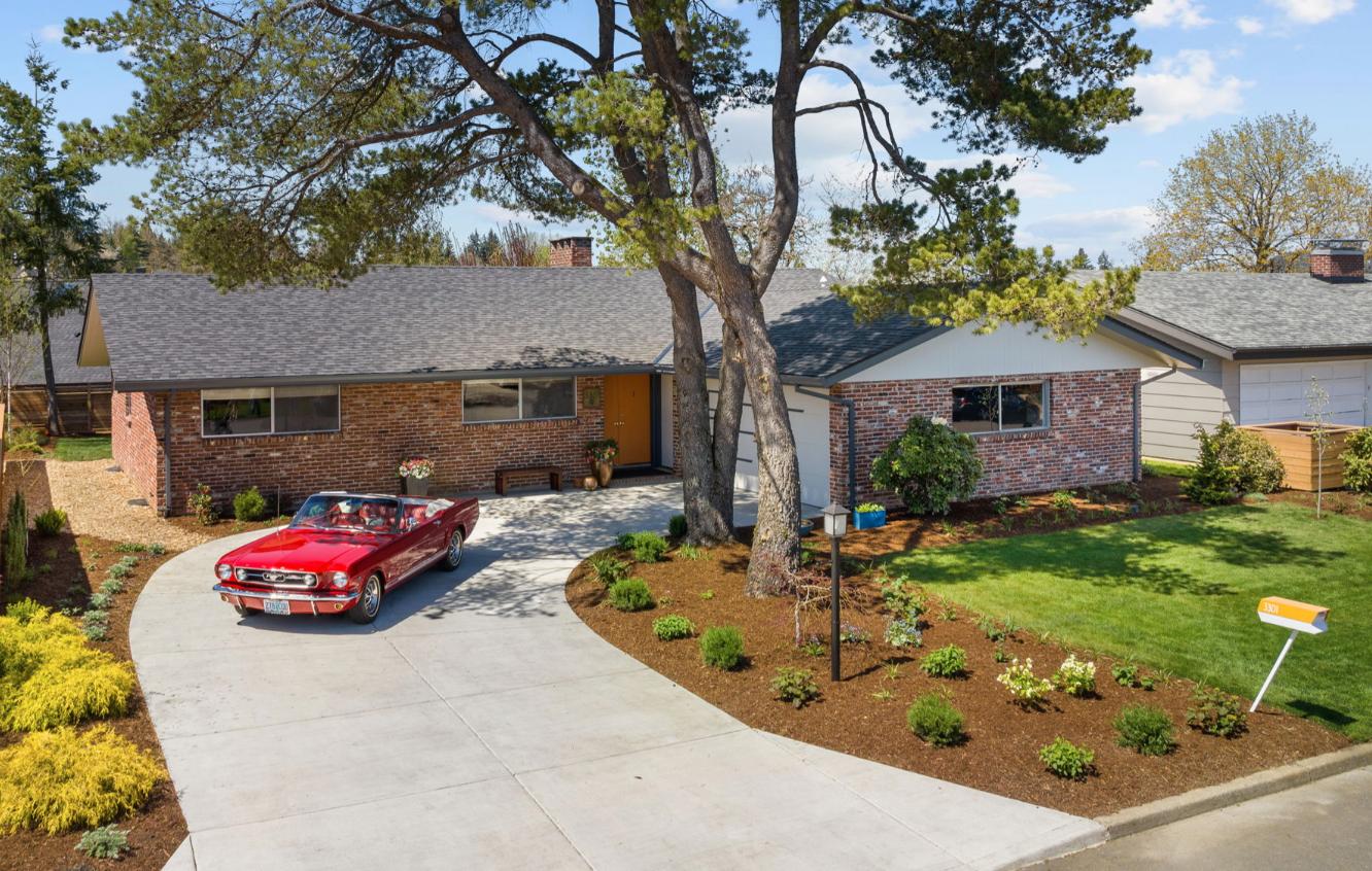 Brady Bunch' house goes up for sale in Los Angeles