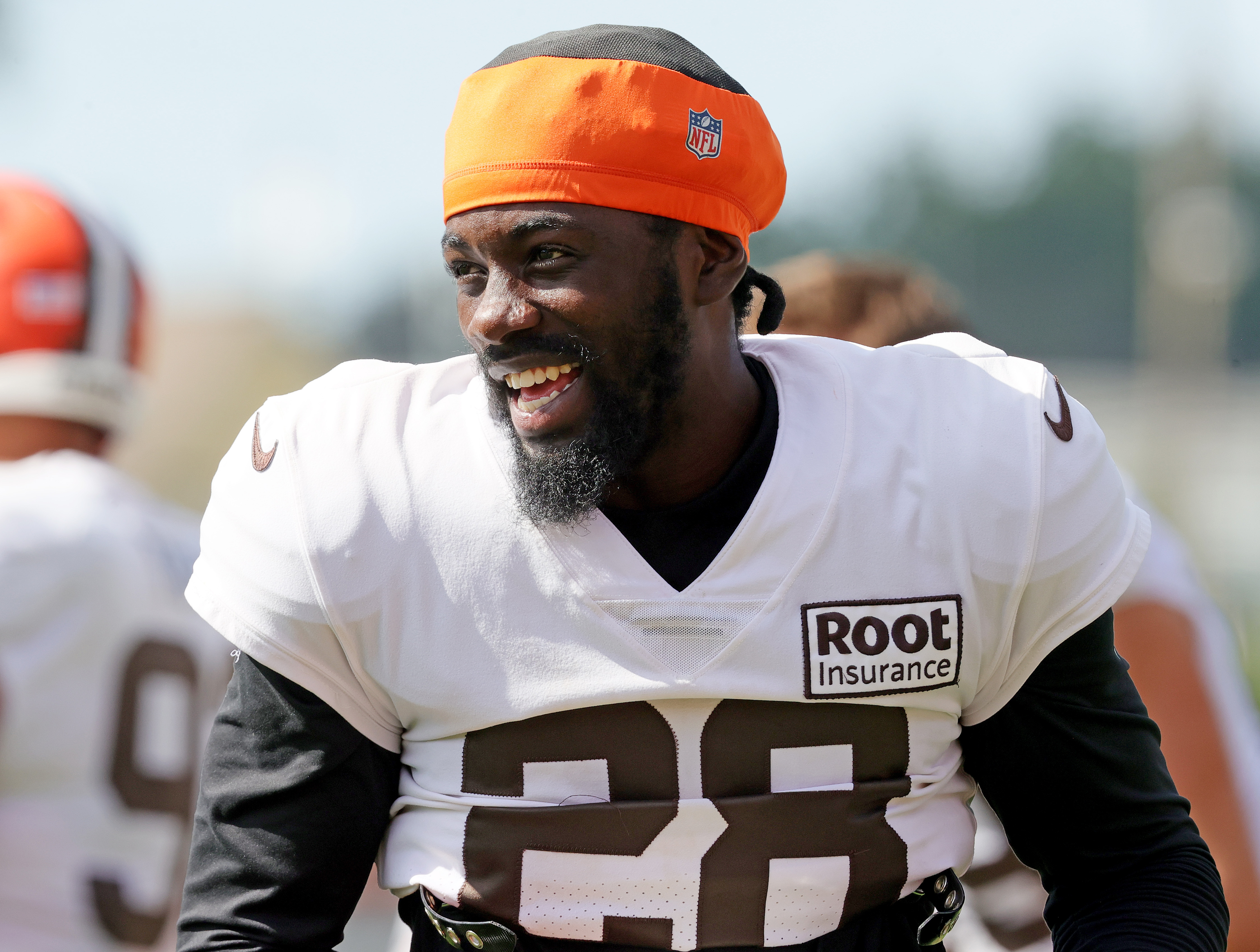 Cleveland Browns linebacker Jeremiah Owusu-Koramoah (28) and