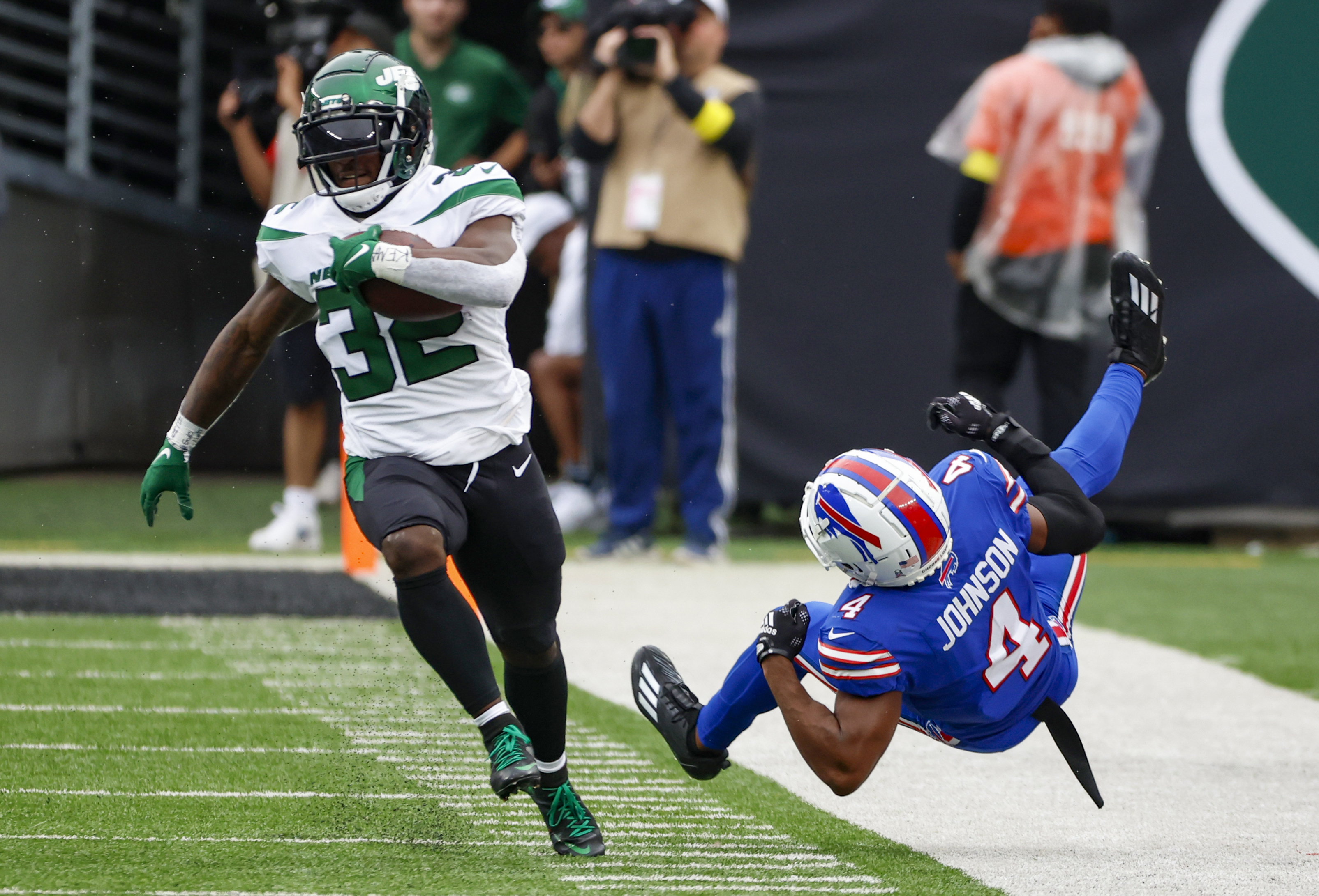 Buffalo Bills safety Jaquan Johnson (4) runs onto the field before the  start of an NFL