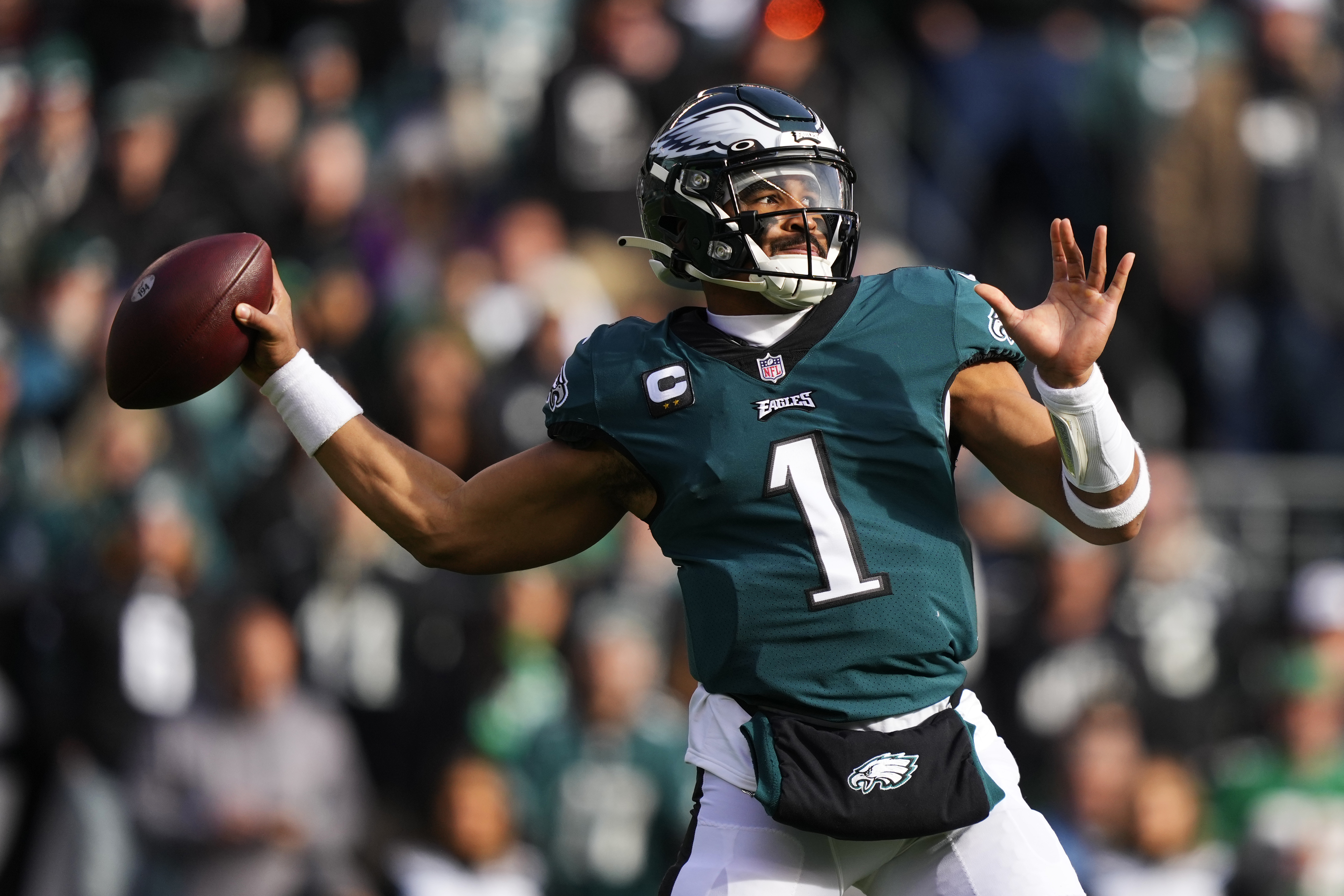 Jalen Hurts throws two touchdowns as Philadelphia Eagles beat