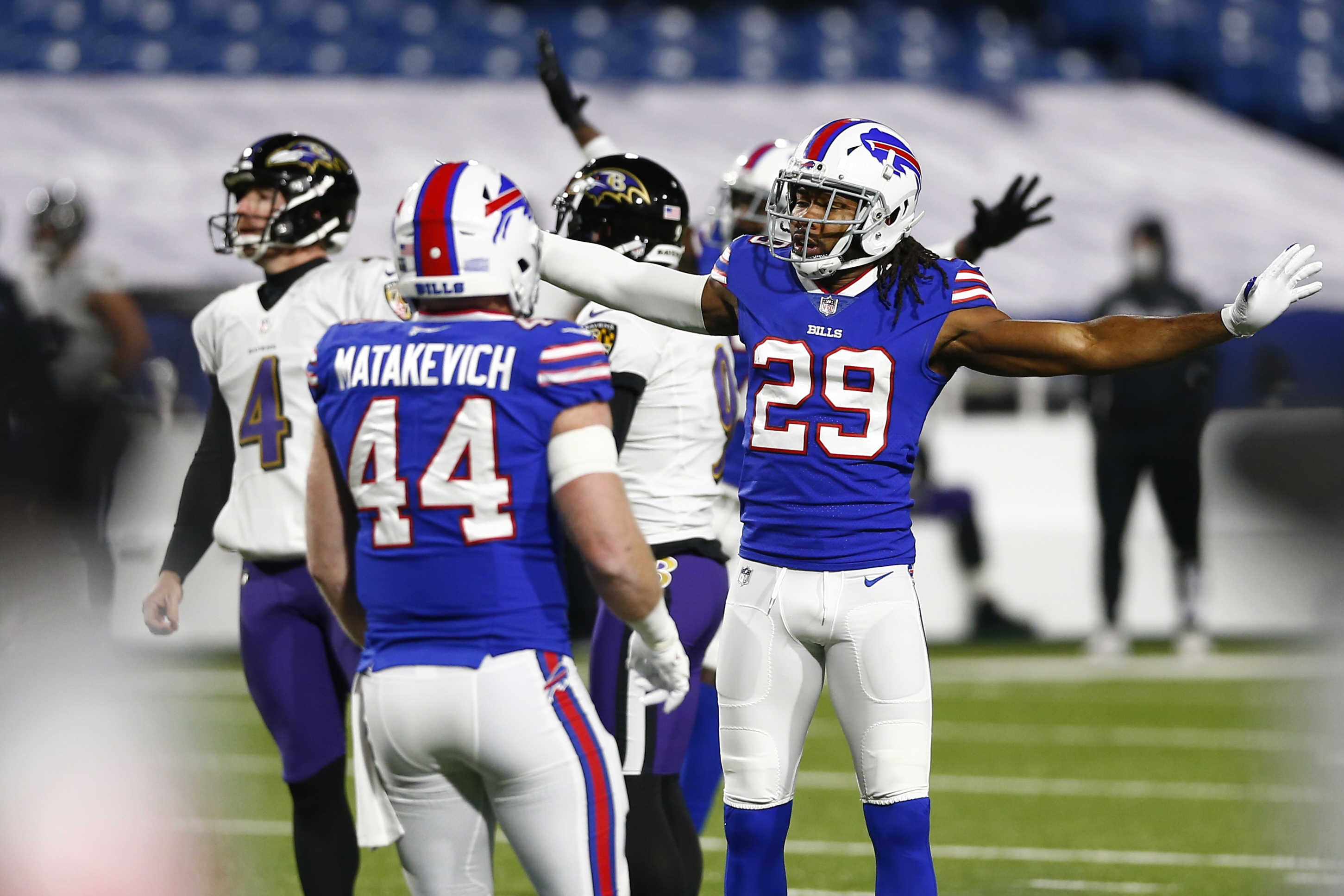 Baltimore Ravens start sloppy, enter locker room tied with Bills:  First-half highlights 