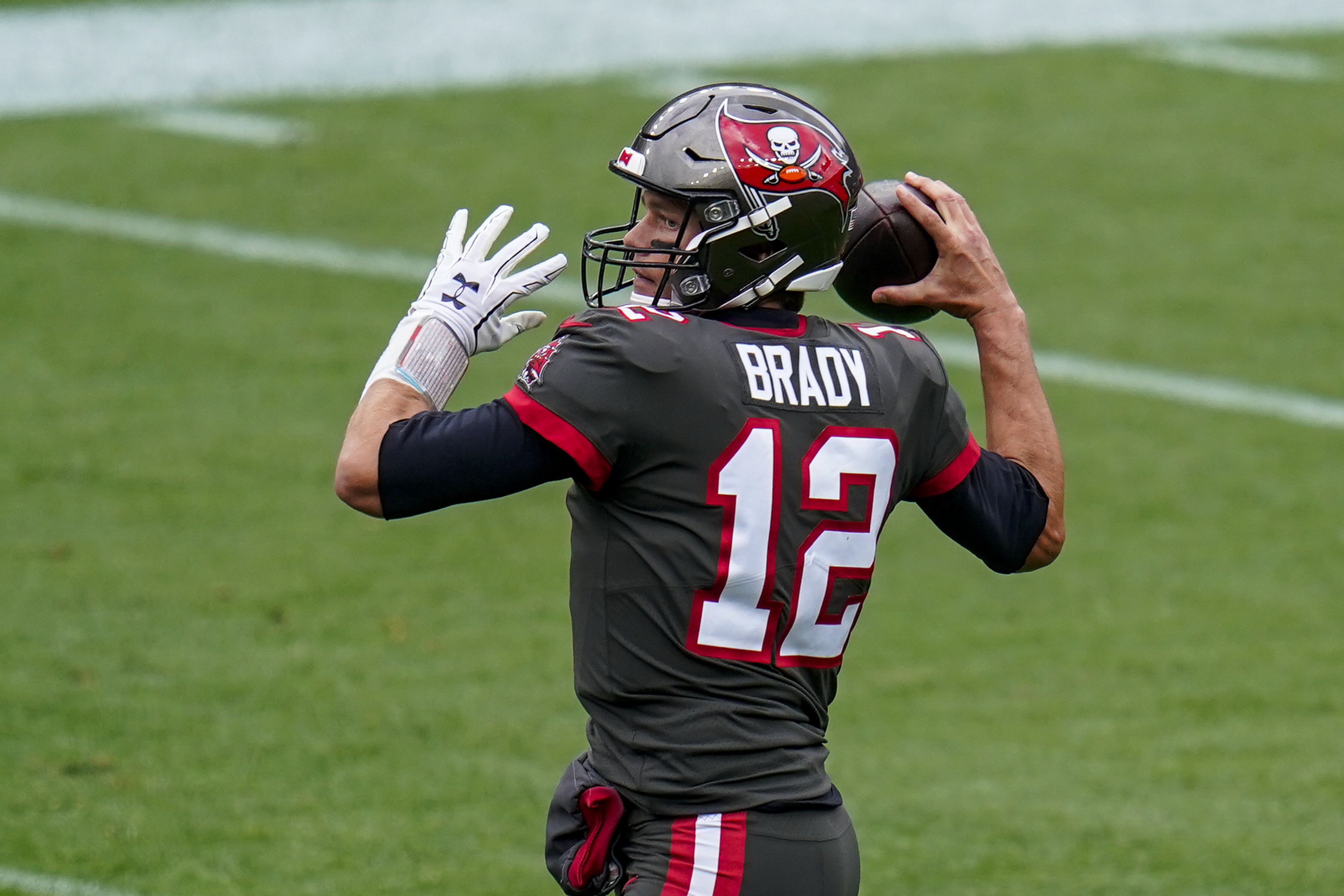 Tom Brady throws four touchdown passes, and the Buccaneers win big again -  The Boston Globe