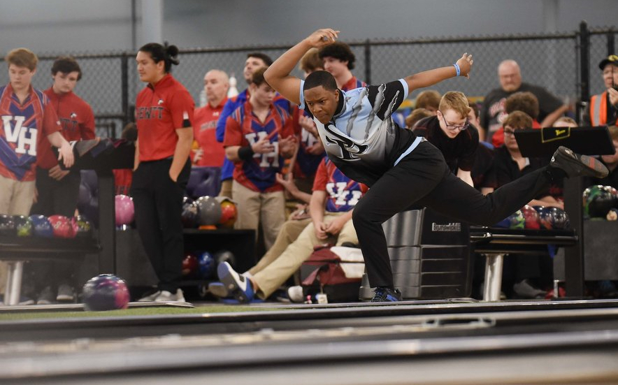 Bowling Teams Advance to Match Play at Mid-States Championships