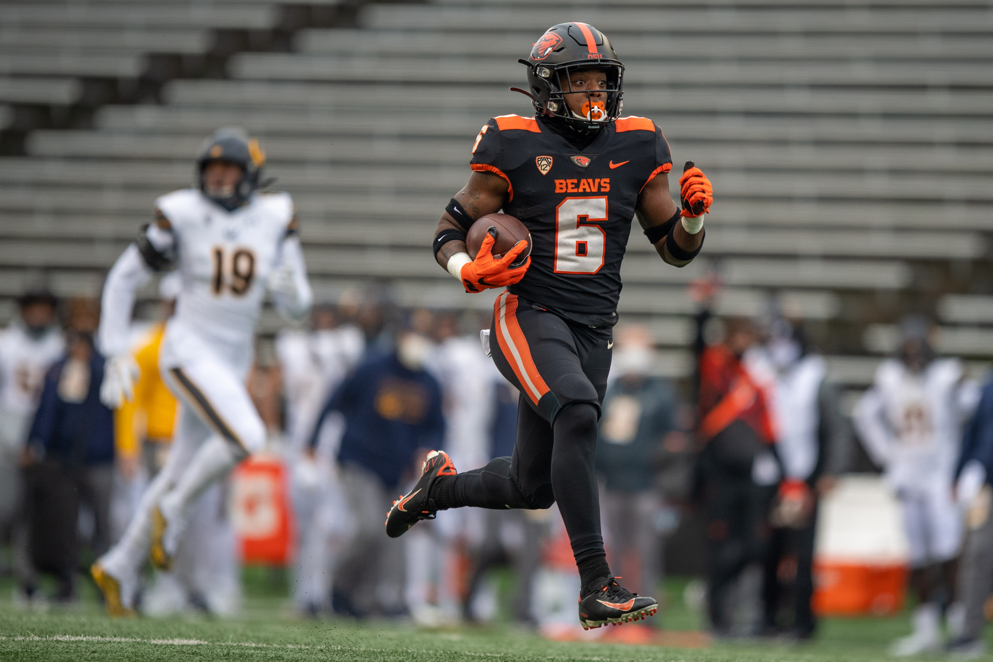 Oregon State running back Jermar Jefferson cleared to play in Saturday's  game against Stanford 