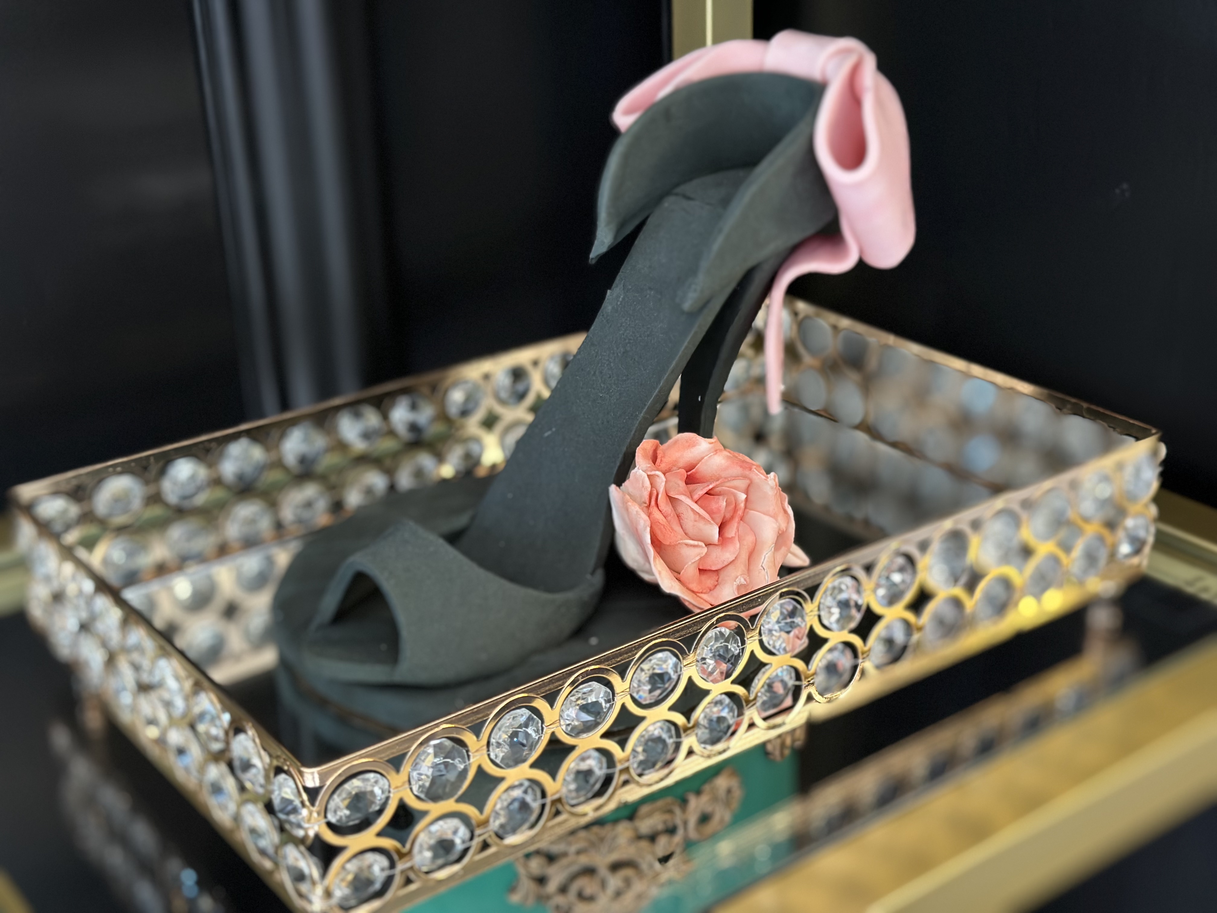 Cake Trails: Stiletto heel and shoe box cake