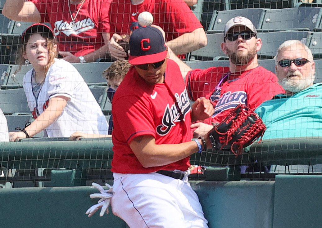 Cleveland Indians welcome Carlos Santana back with hugs and cheers as a  member of the Royals 