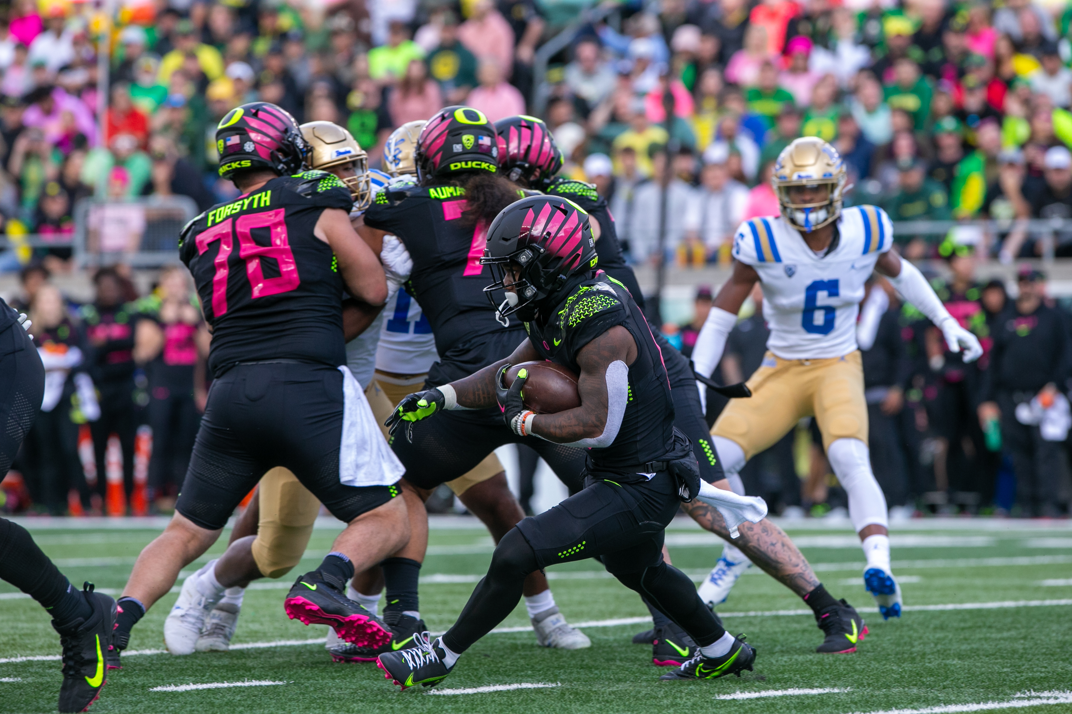 No. 10 Oregon Ducks host No. 9 UCLA Bruins: Oct. 22, 2022 