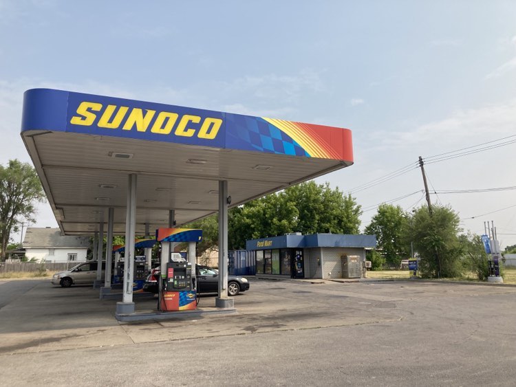 Teen hospitalized after being shot outside Saginaw gas station