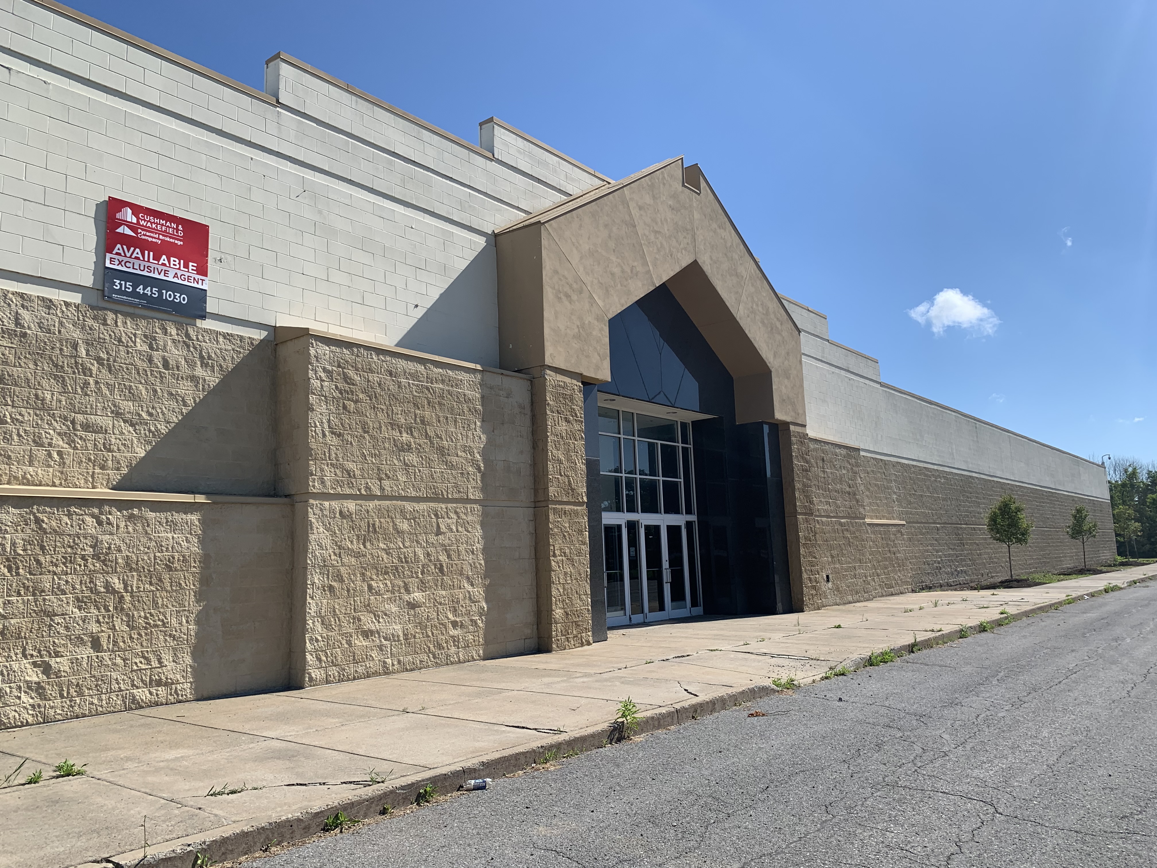 The old Broadway store at Topanga Plaza, Is now a Sears at …