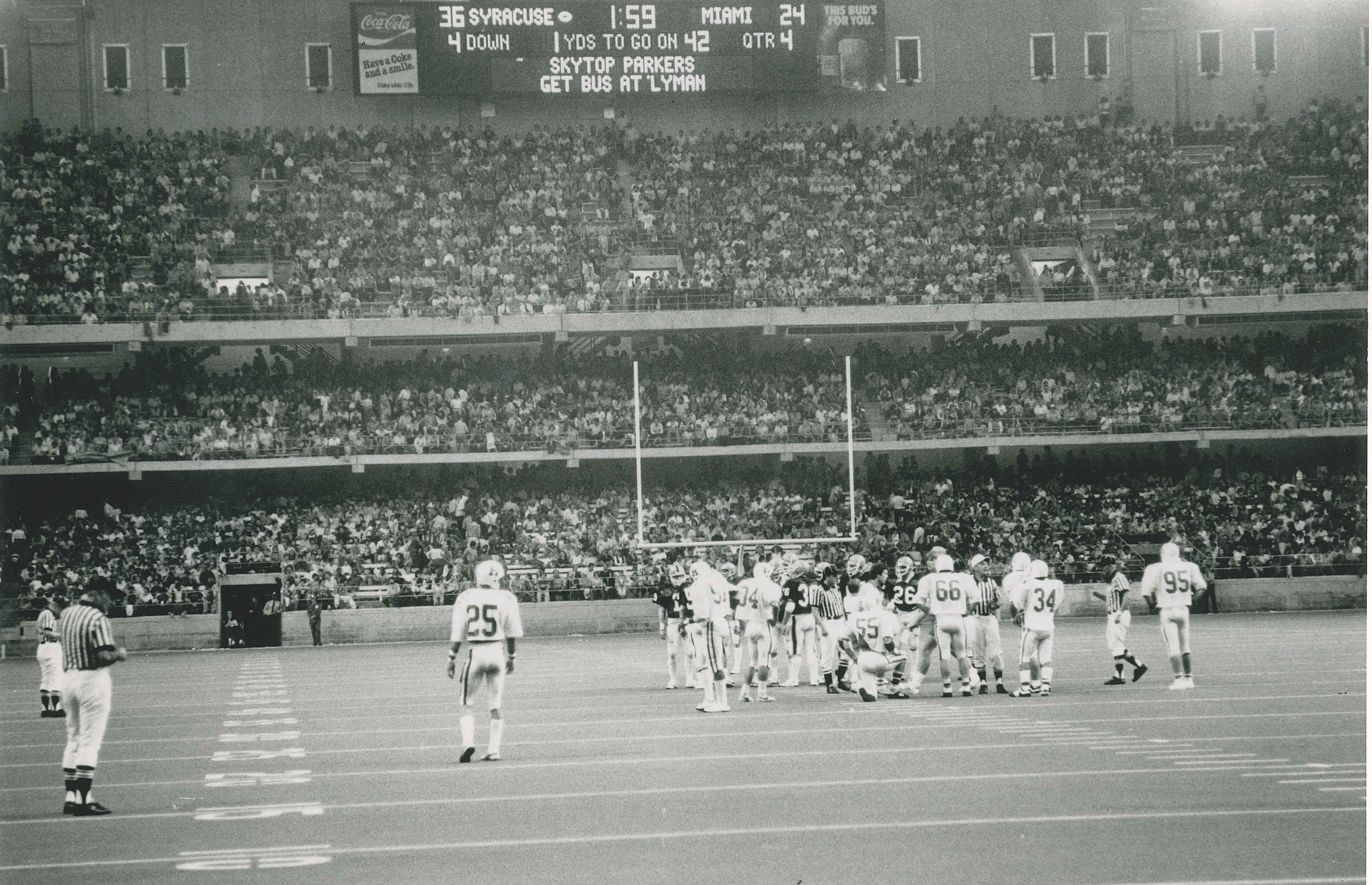 Donovan McNabb honored, jersey retired during SU's win over Wake Forest