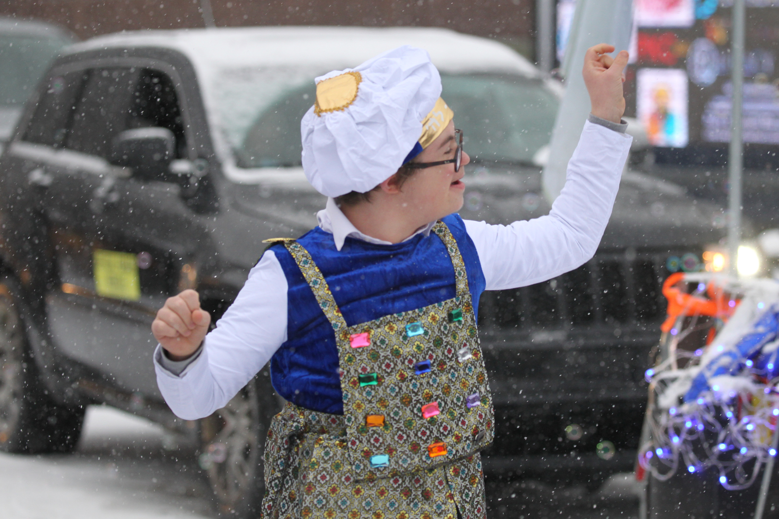 Menorah-topped cars parade through Cleveland eastern suburbs