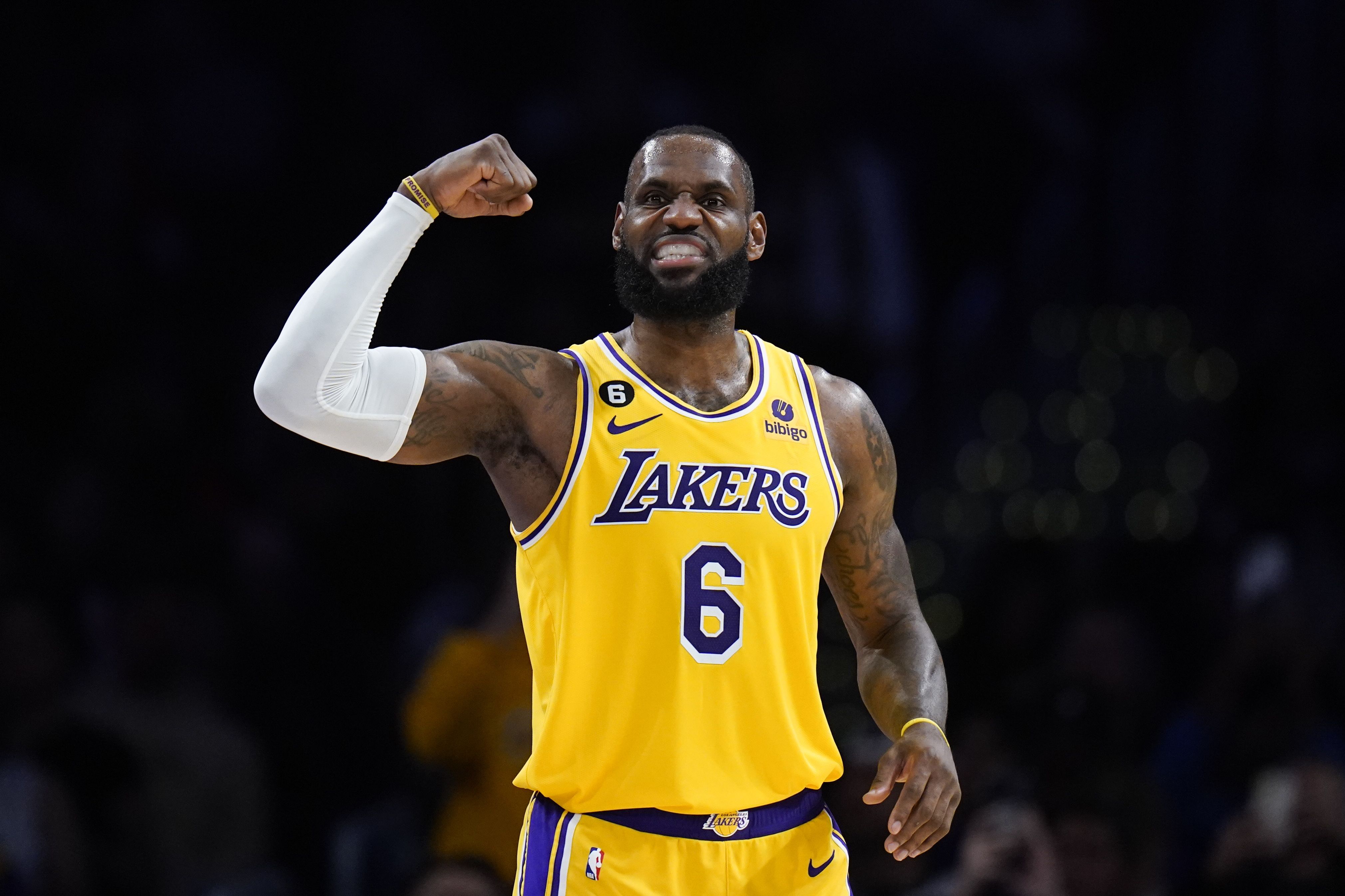 LeBron James passes Wilt Chamberlain for third all-time in field