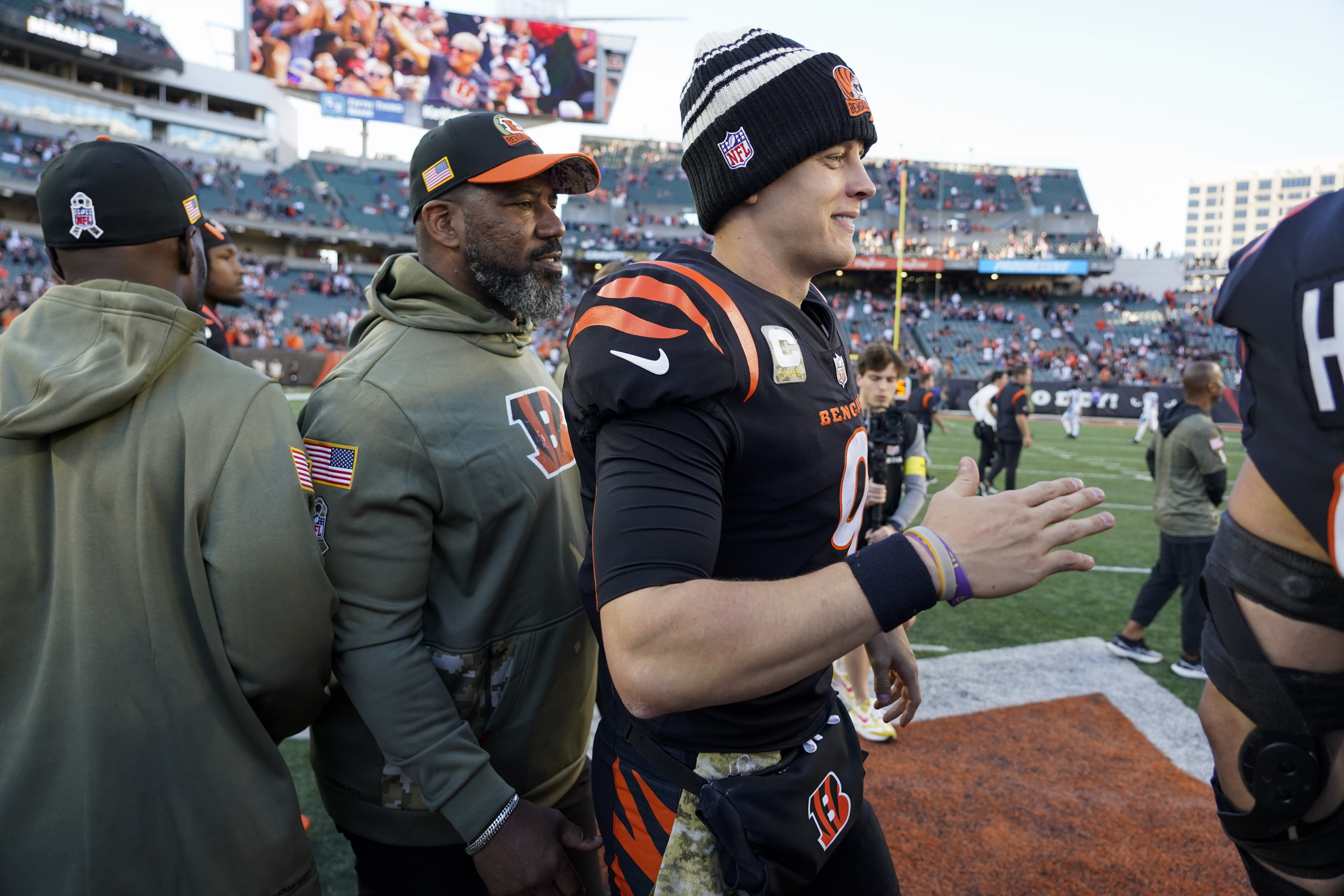 Bengals linemen Khalid Kareem, Hakeem Adeniji motivate each other through  shared faith and adversity 