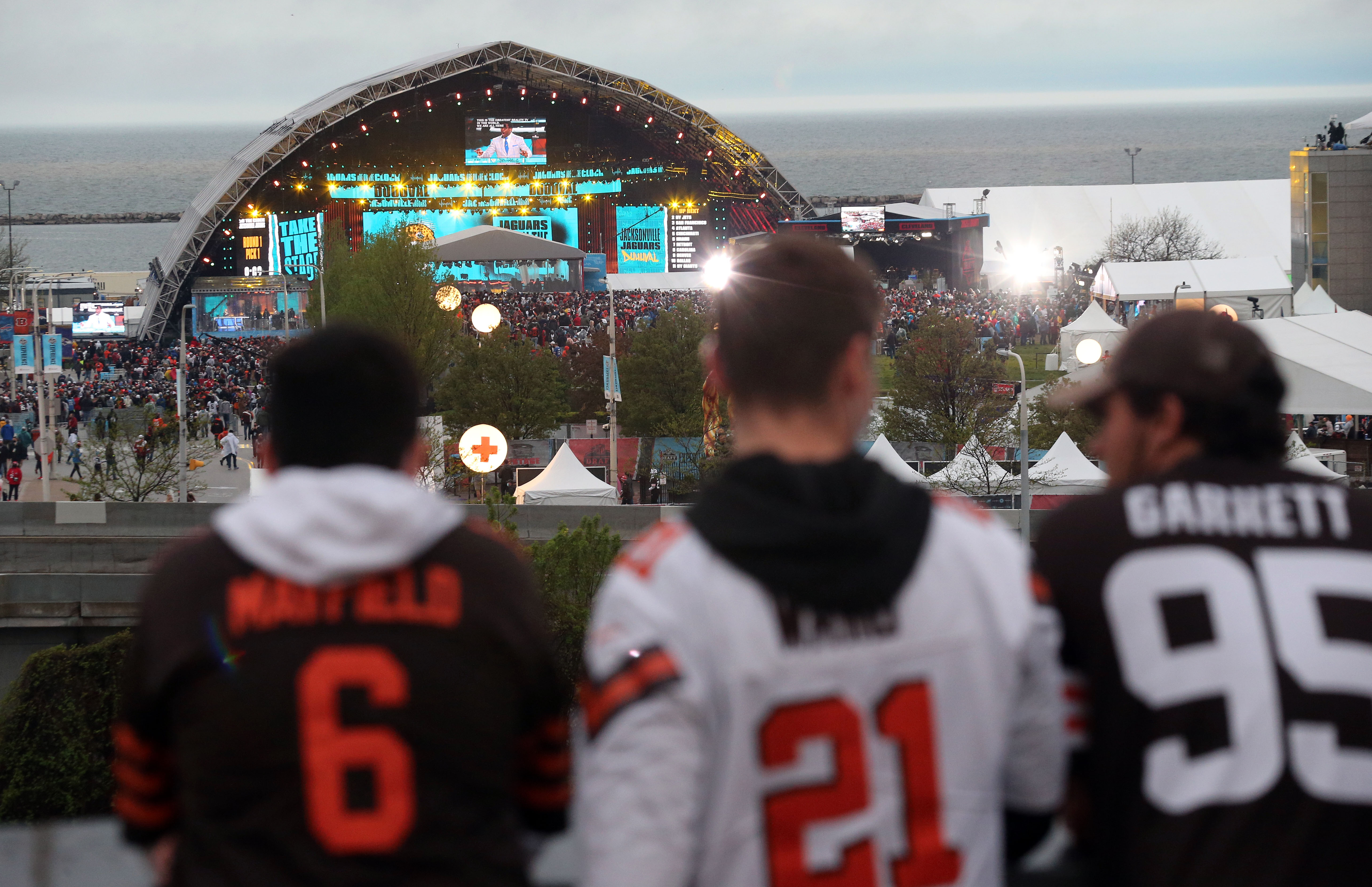 Browns Fans React To Pick Scenes Around Cleveland On Day 1 Of Nfl