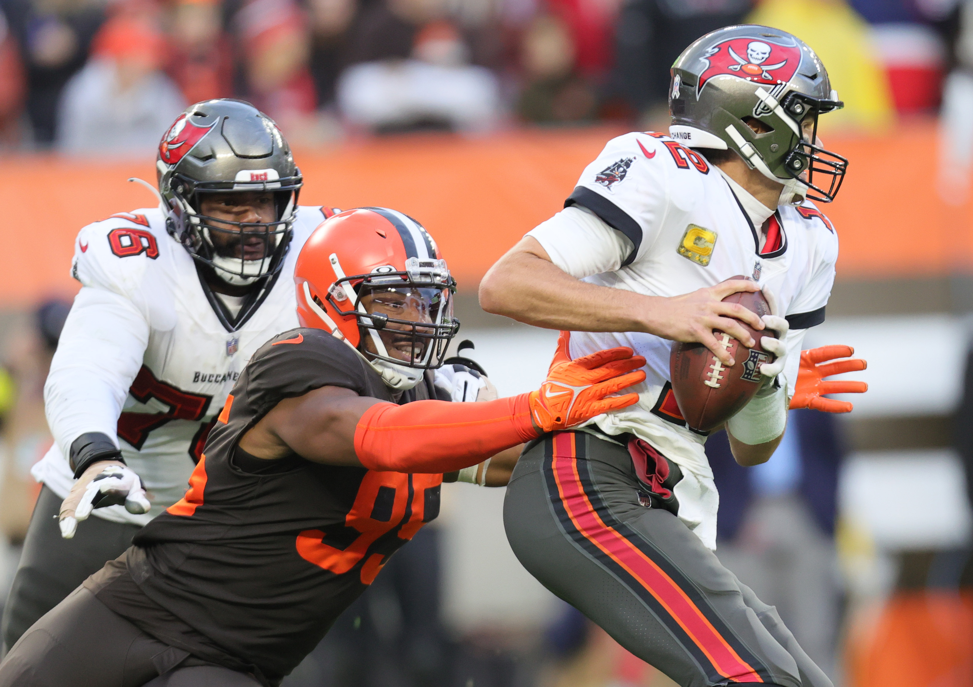 Chubb's TD run in OT powers Browns past Bucs, 23-17 – News-Herald